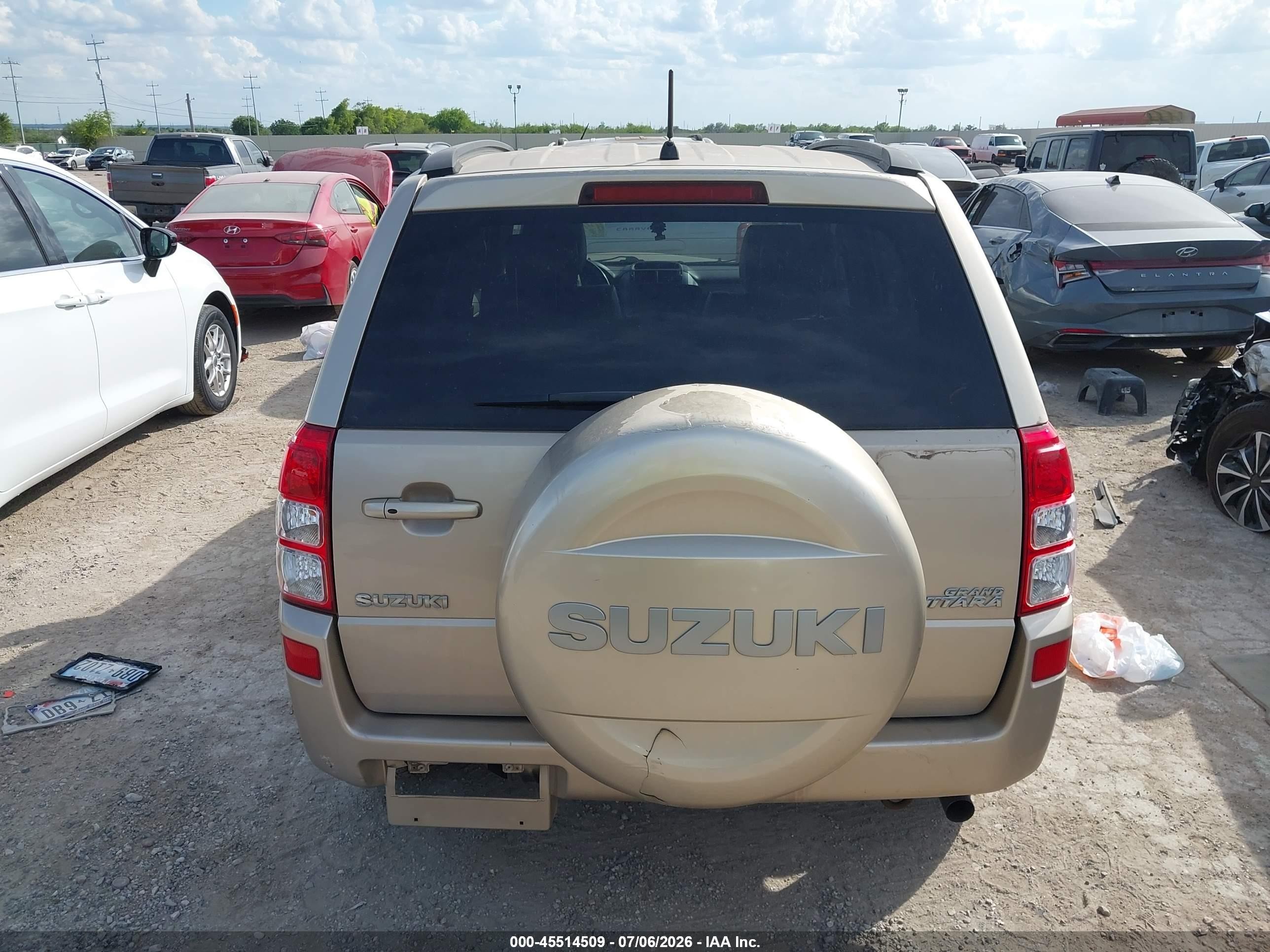 2006 Suzuki Grand Vitara Luxury Beige vin: JS3TE947264104499