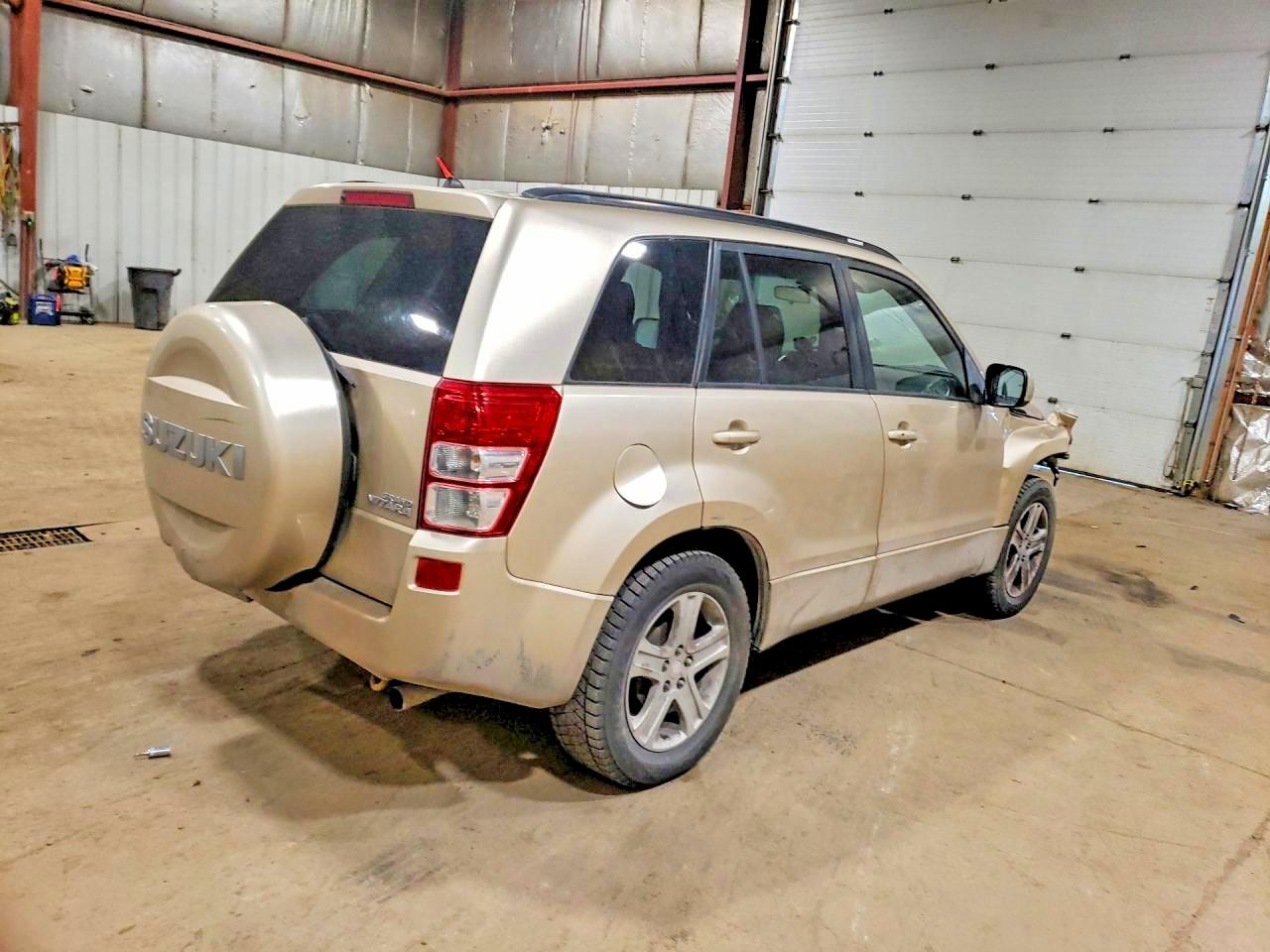 2008 Suzuki Grand Vitara Luxury Gold vin: JS3TE947384101159