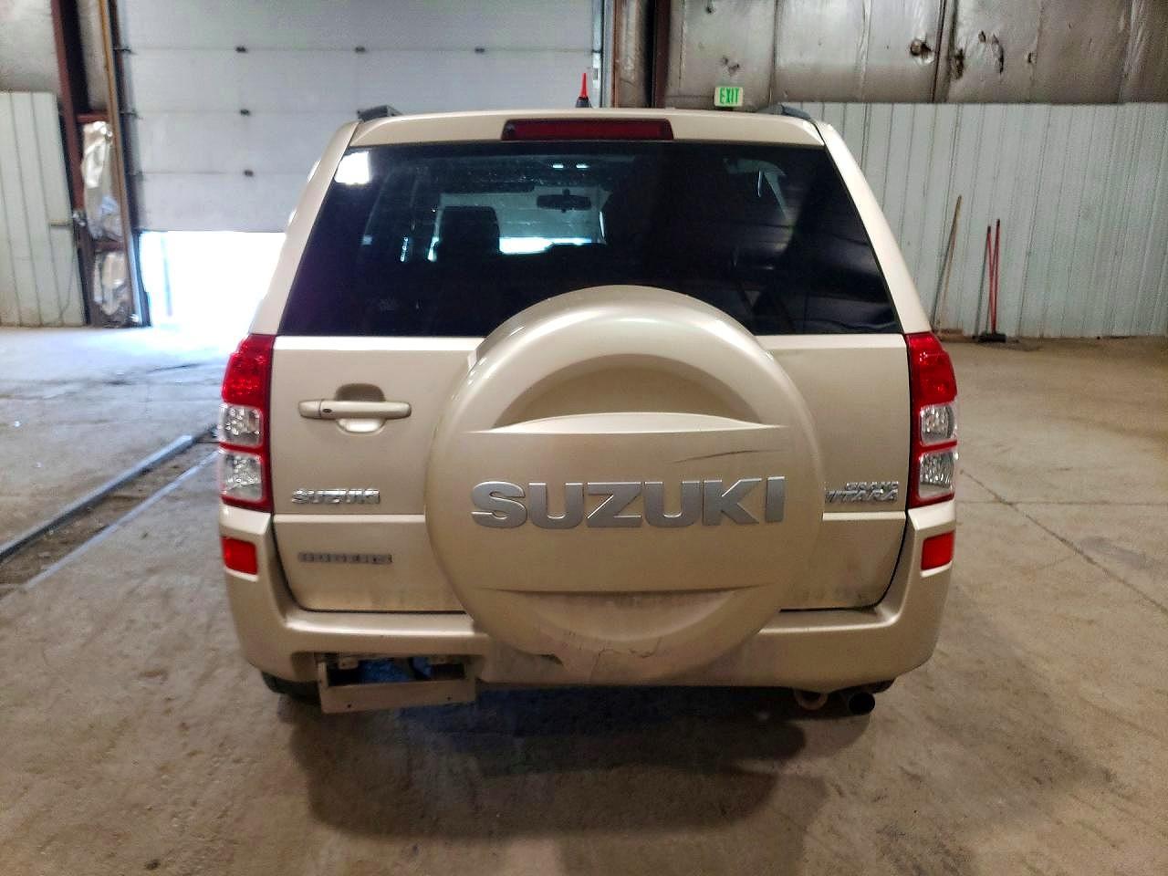 2008 Suzuki Grand Vitara Luxury Gold vin: JS3TE947384101159