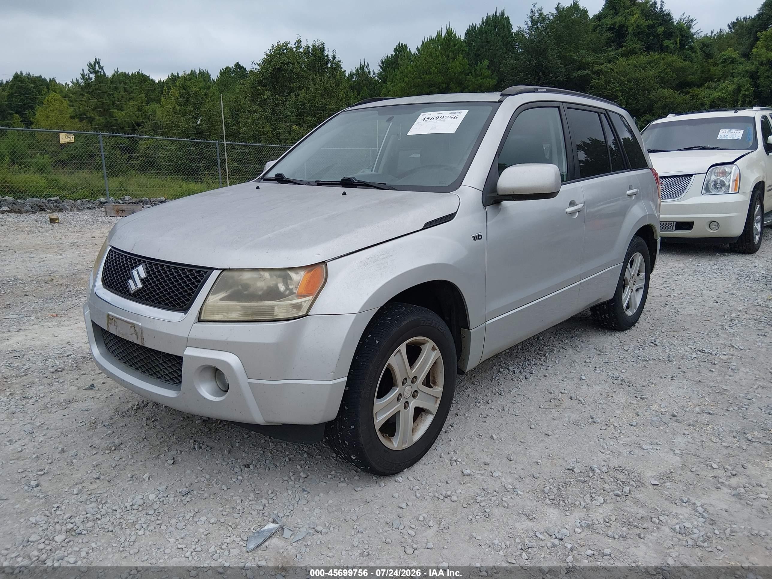 2007 Suzuki Grand Vitara Luxury Silver vin: JS3TE947774202252