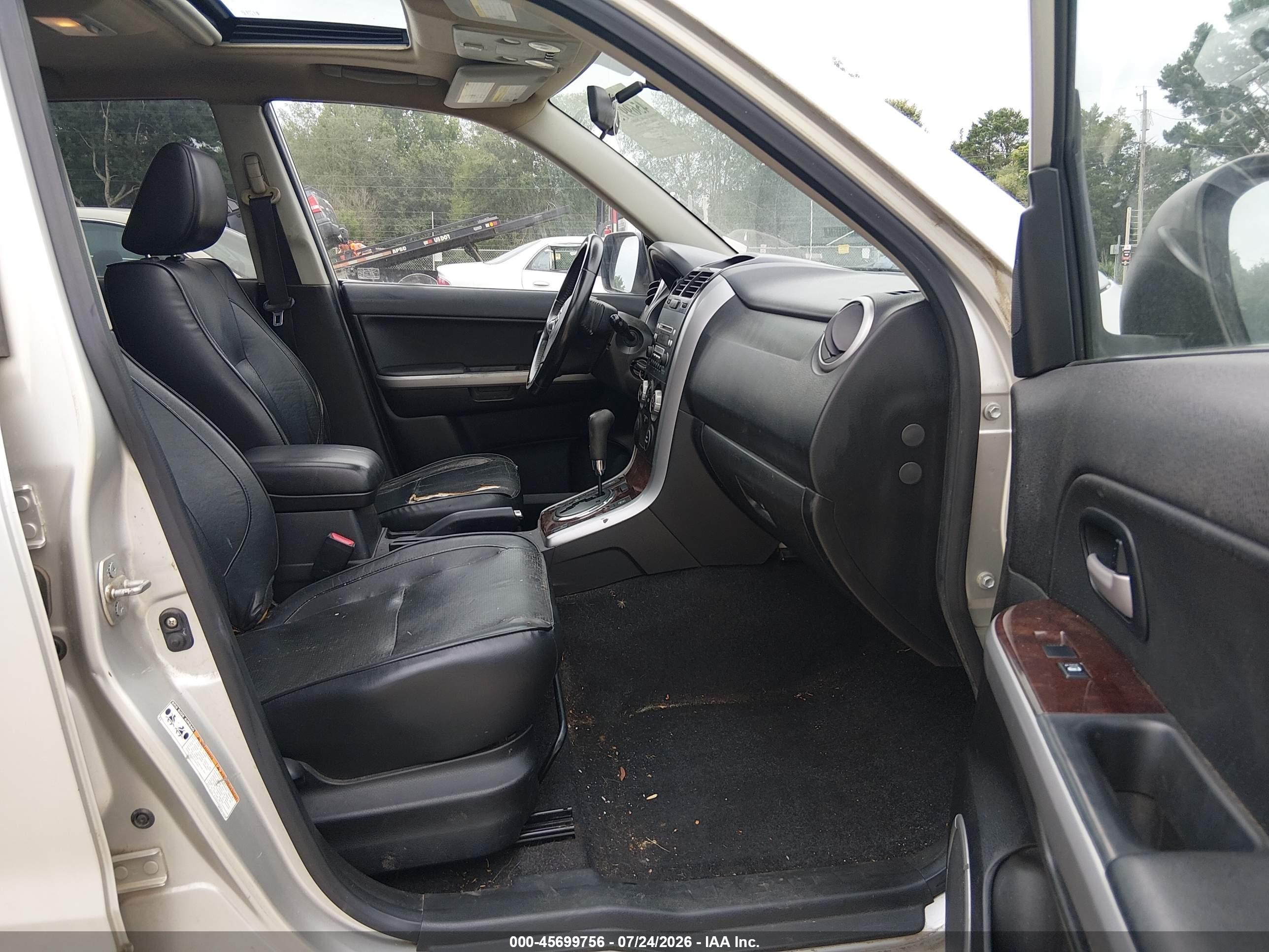2007 Suzuki Grand Vitara Luxury Silver vin: JS3TE947774202252