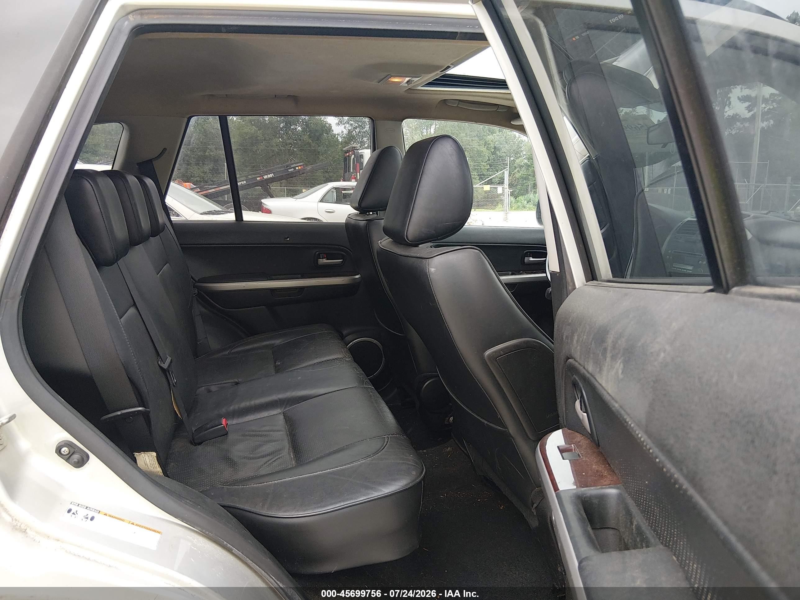 2007 Suzuki Grand Vitara Luxury Silver vin: JS3TE947774202252