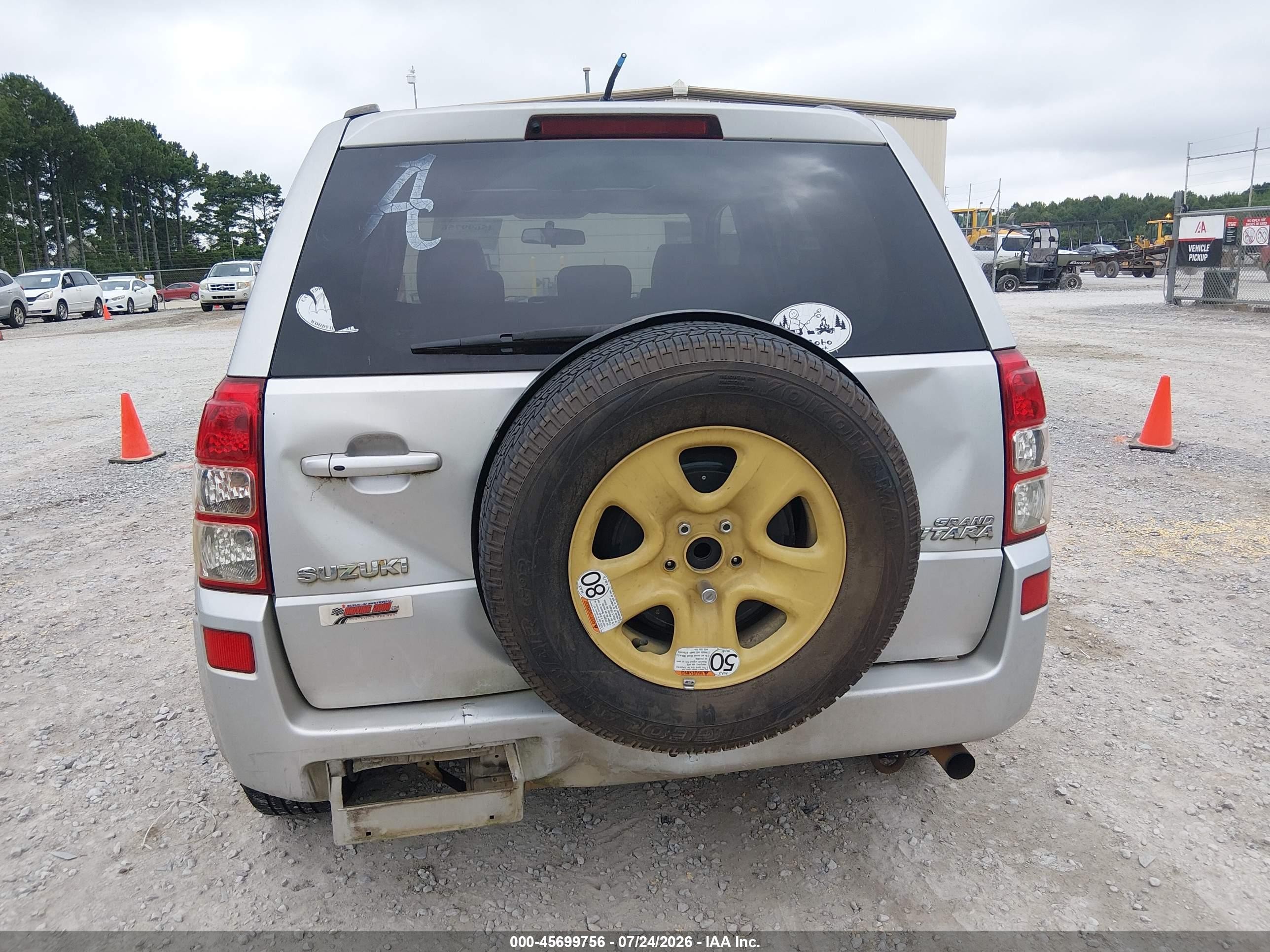 2007 Suzuki Grand Vitara Luxury Silver vin: JS3TE947774202252
