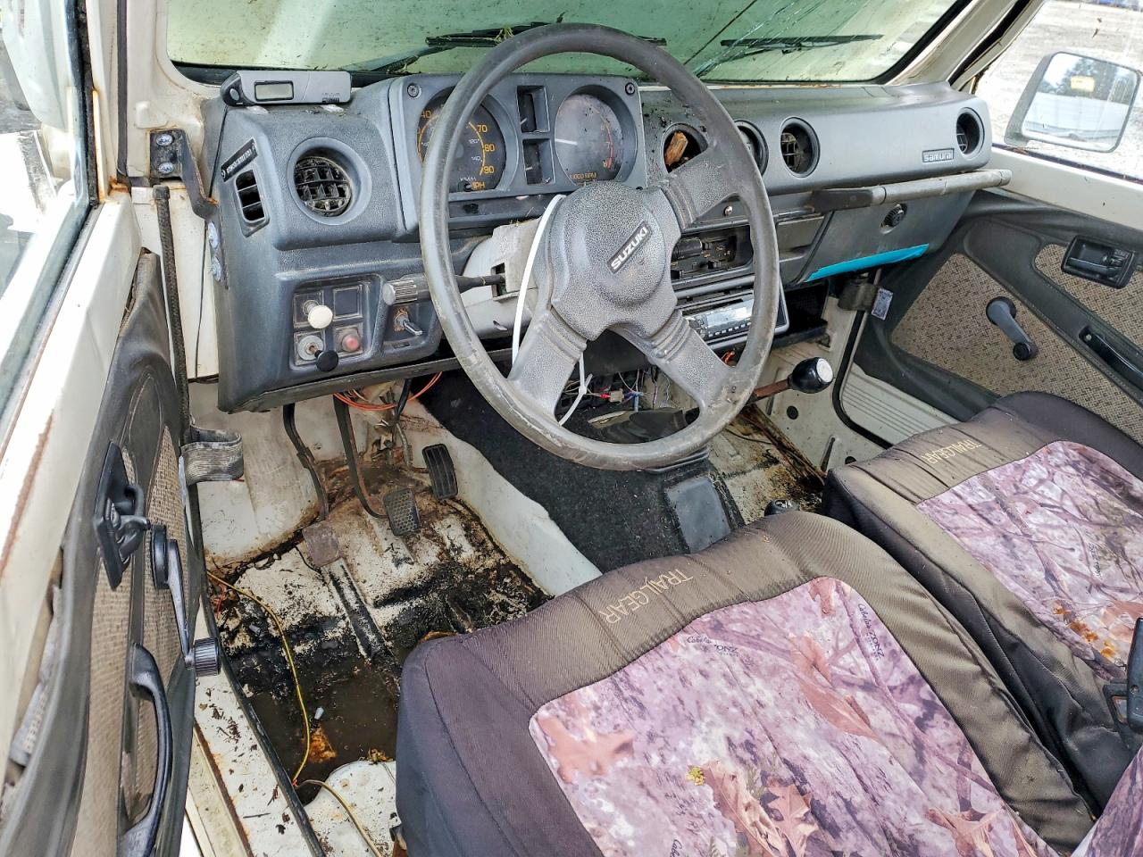 1986 Suzuki Samurai White vin: JS4JC51C7G4113543