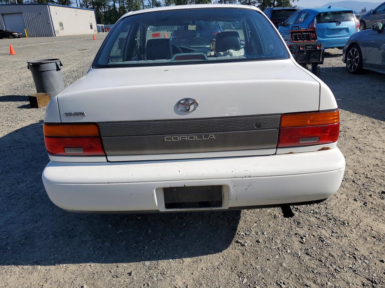 1994 Toyota Corolla Base White vin: JT2AE04B5R0082654
