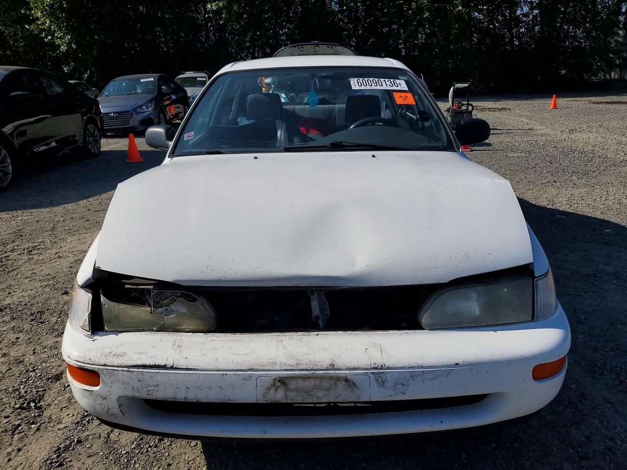 1994 Toyota Corolla Base White vin: JT2AE04B5R0082654