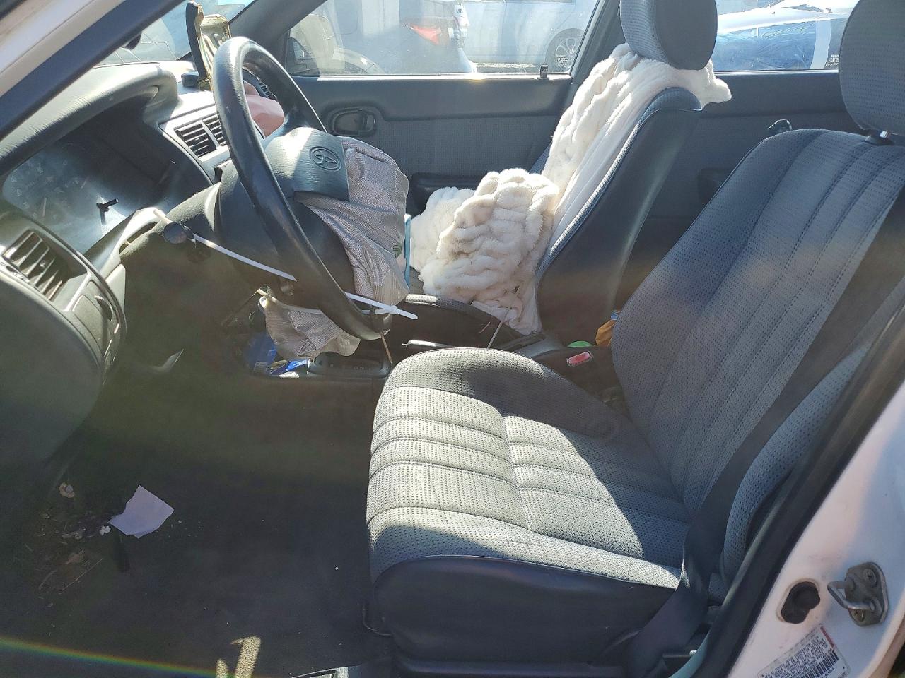 1994 Toyota Corolla Base White vin: JT2AE04B5R0082654