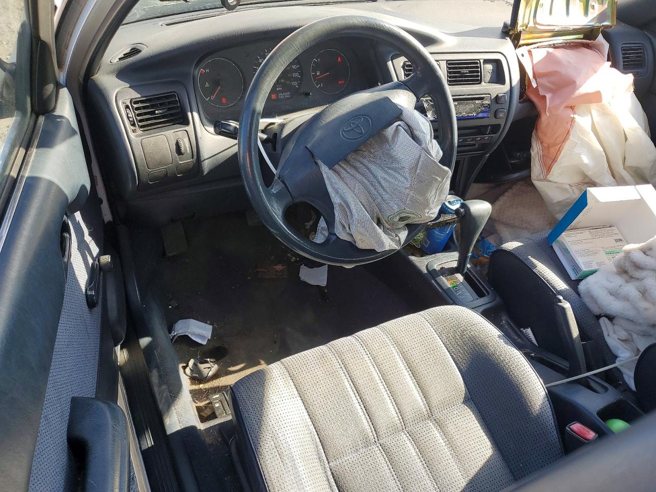 1994 Toyota Corolla Base White vin: JT2AE04B5R0082654