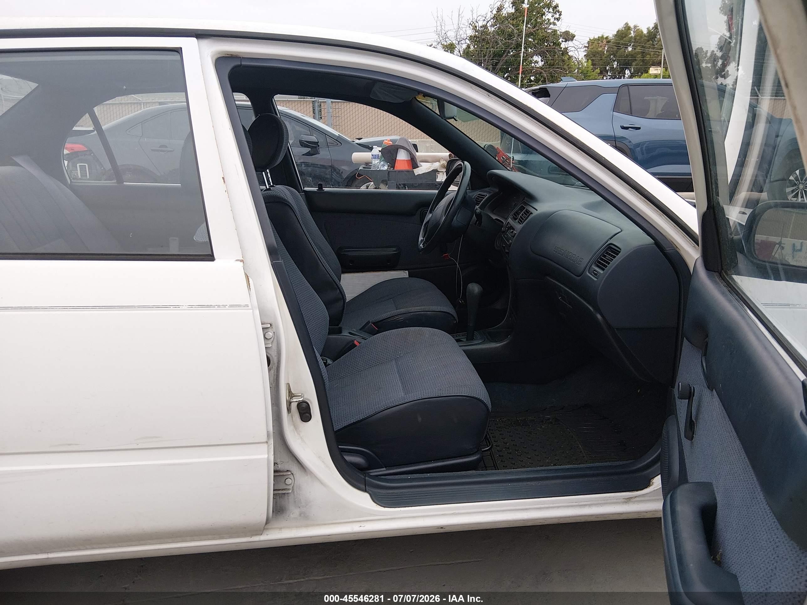 1995 Toyota Corolla   White vin: JT2AE04BXS0112270