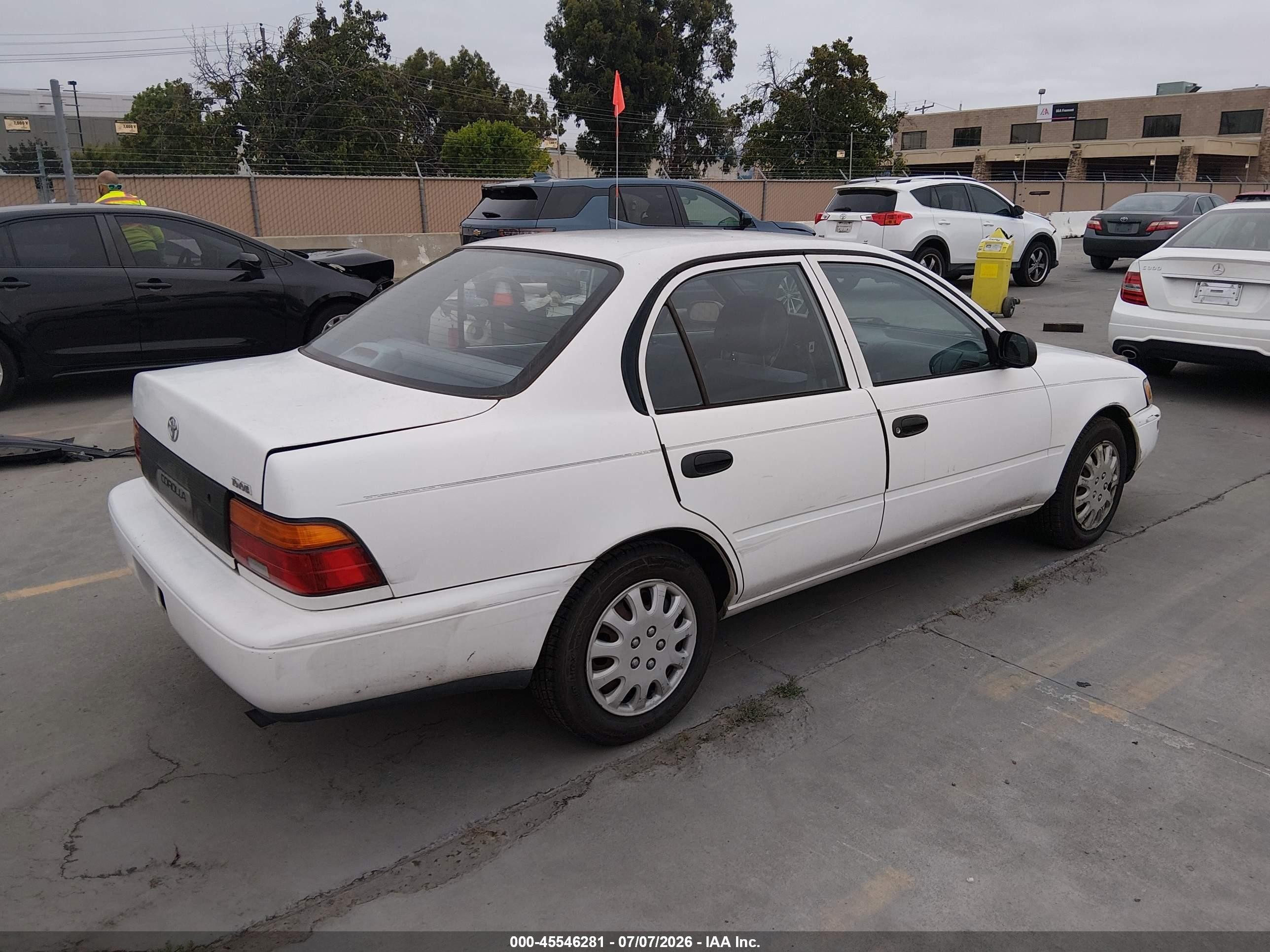 1995 Toyota Corolla   White vin: JT2AE04BXS0112270