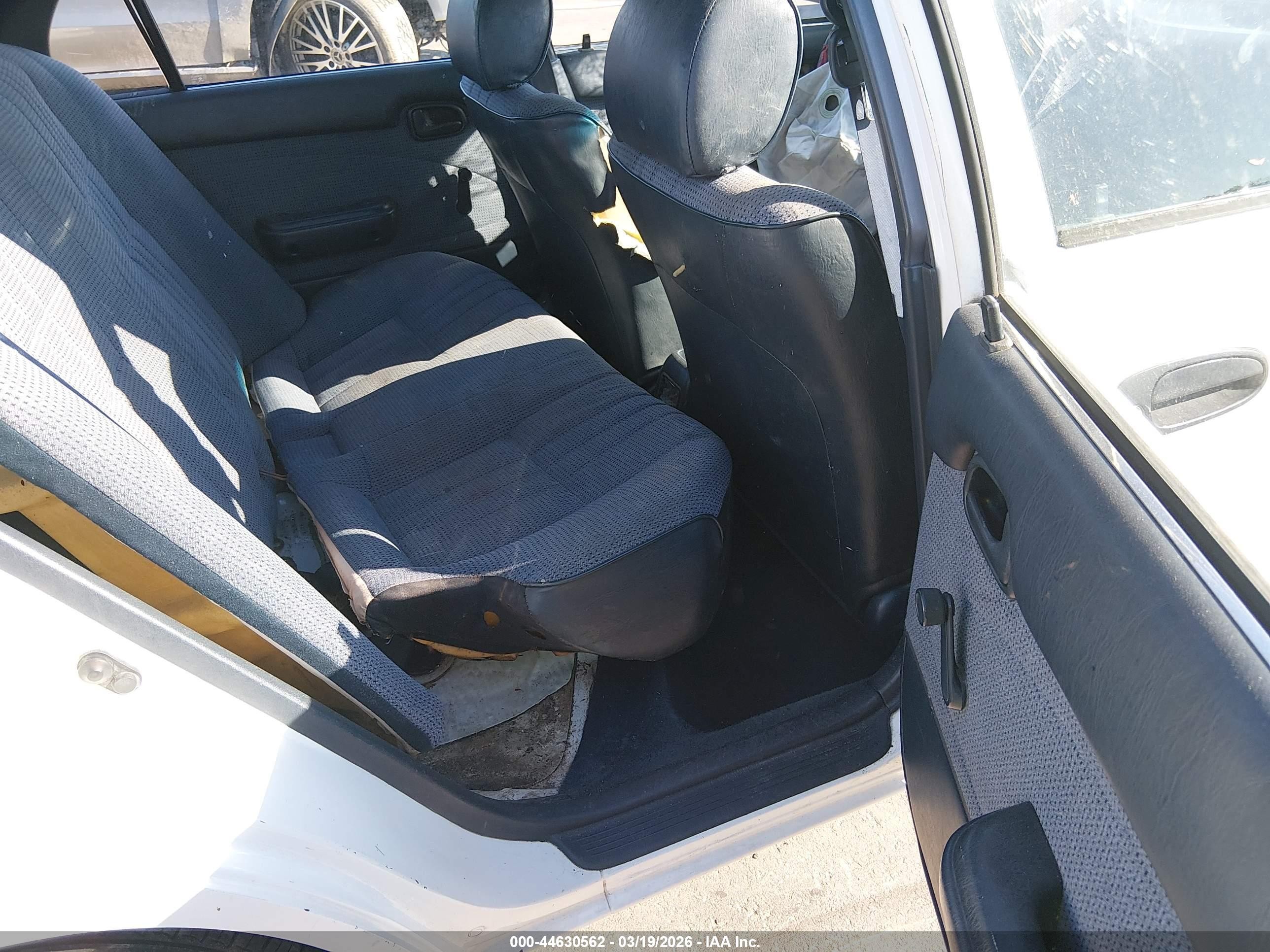 1993 Toyota Corolla   White vin: JT2AE04E1P0027075