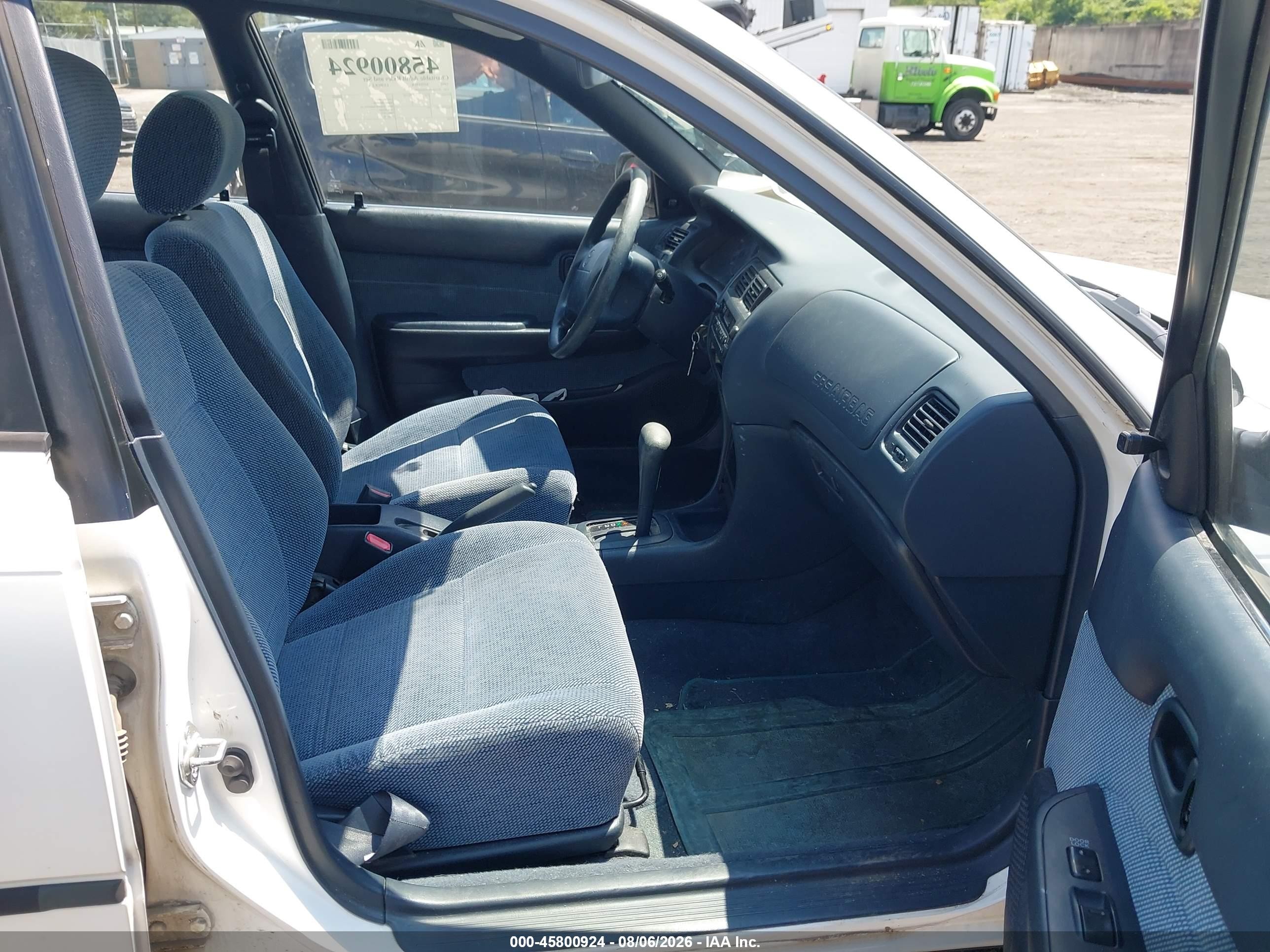 1995 Toyota Corolla Le/dx White vin: JT2AE09B1S0105281