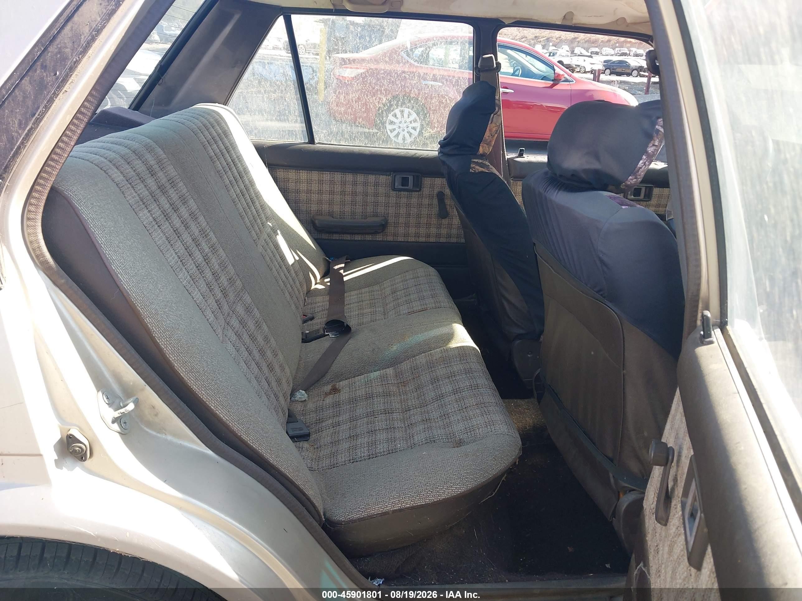 1986 Toyota Corolla Dlx Silver vin: JT2AE82E2G3313985