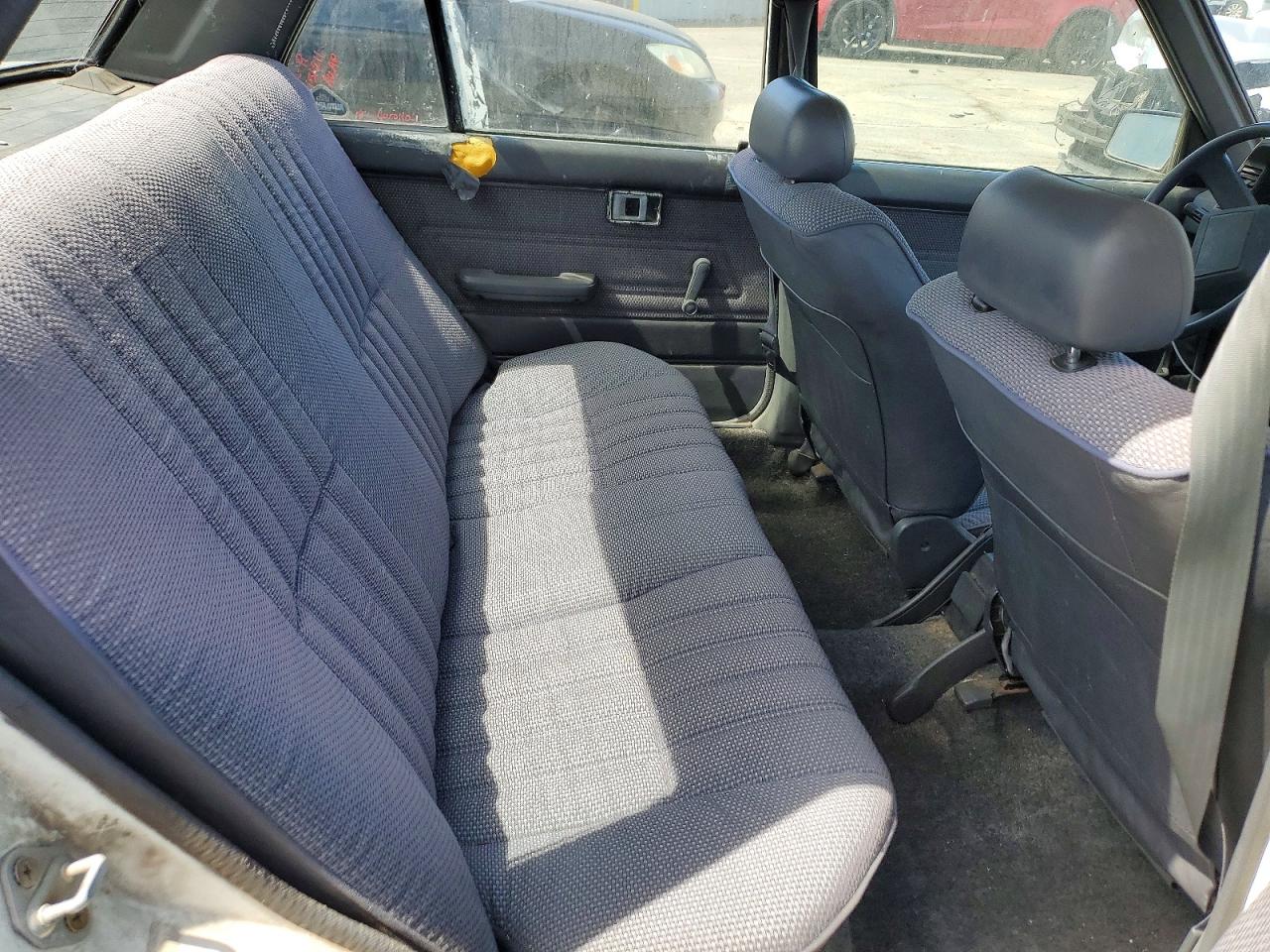 1987 Toyota Corolla Deluxe White vin: JT2AE82E5H3557762