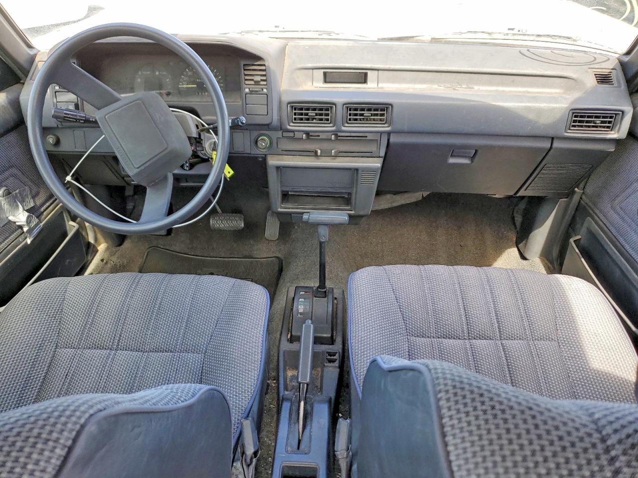 1987 Toyota Corolla Deluxe White vin: JT2AE82E5H3557762