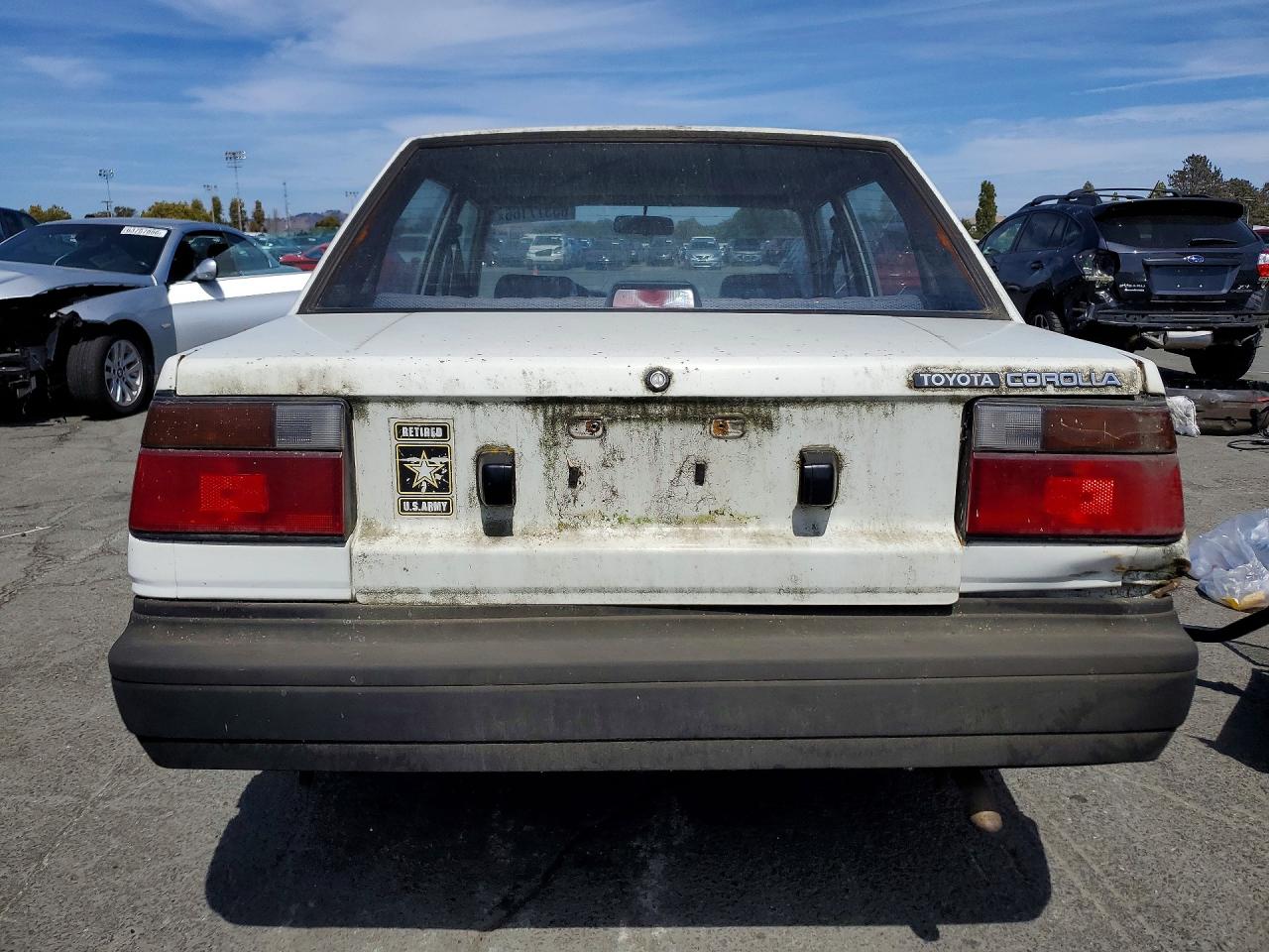 1987 Toyota Corolla Deluxe White vin: JT2AE82E5H3557762