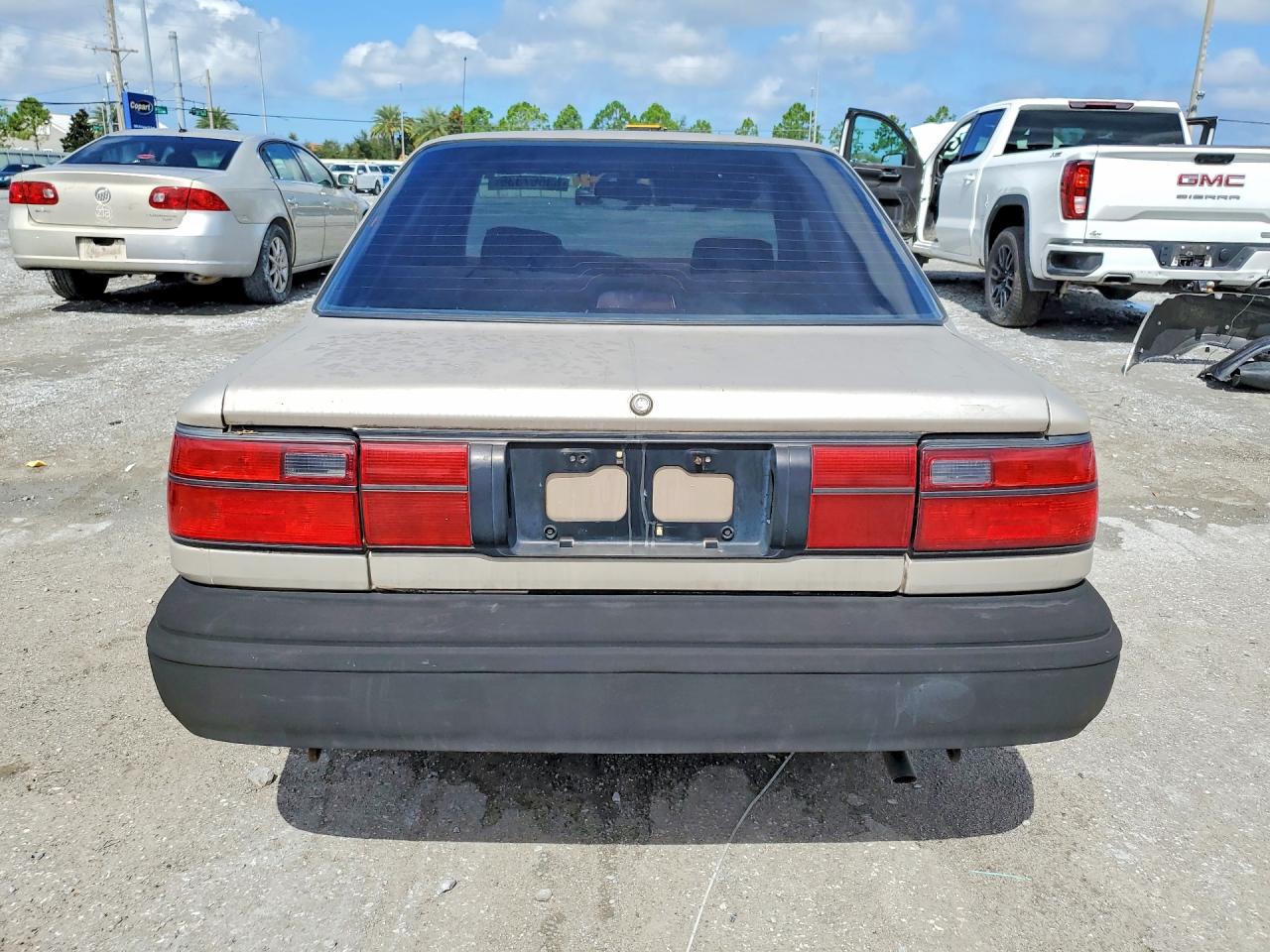 1991 Toyota Corolla Deluxe Beige vin: JT2AE94A3M3477404
