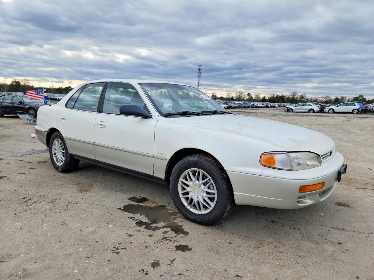 1996 Toyota Camry Le V6 White vin: JT2BF12K0T0150652