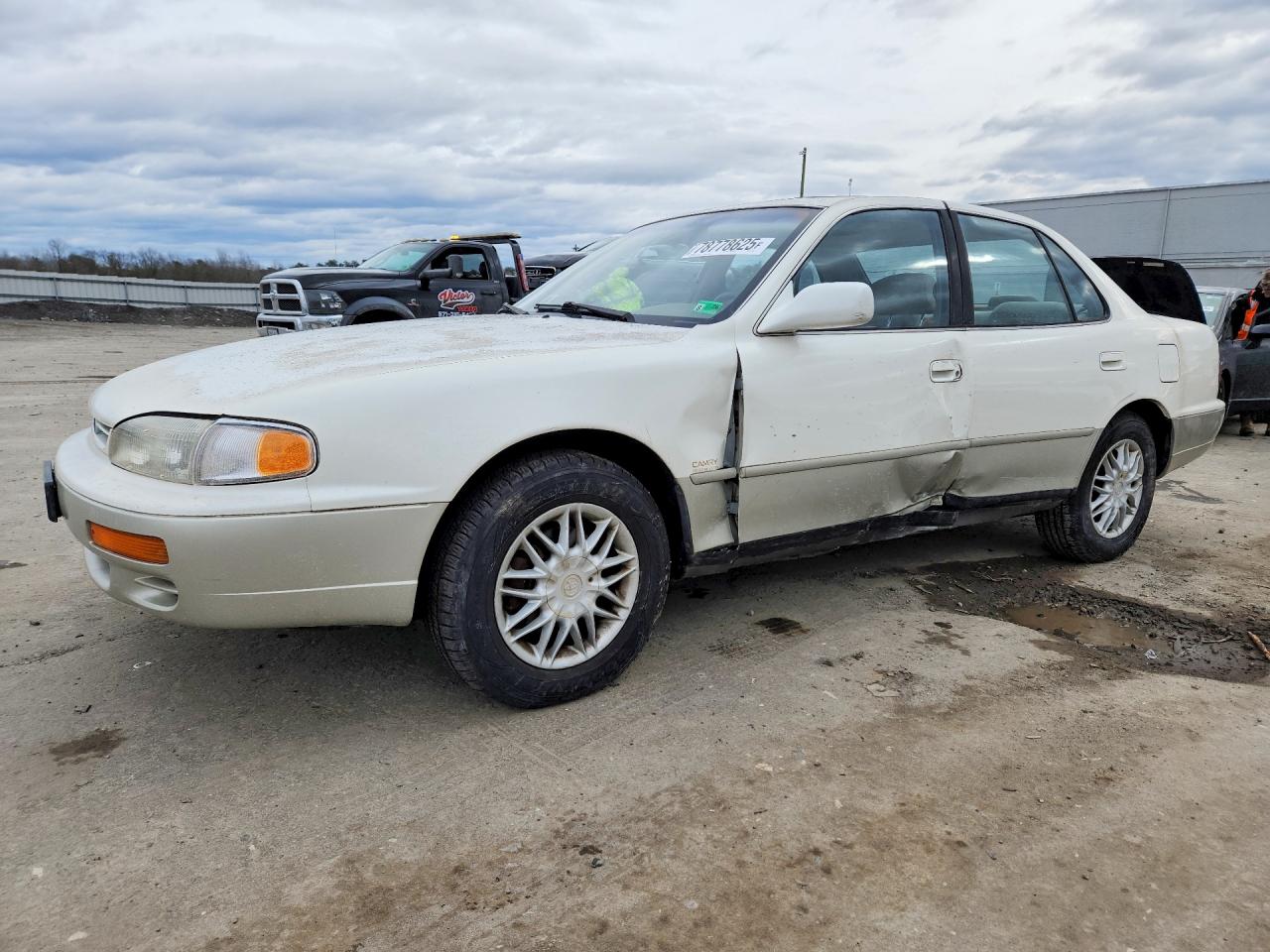 1996 Toyota Camry Le V6 White vin: JT2BF12K0T0150652
