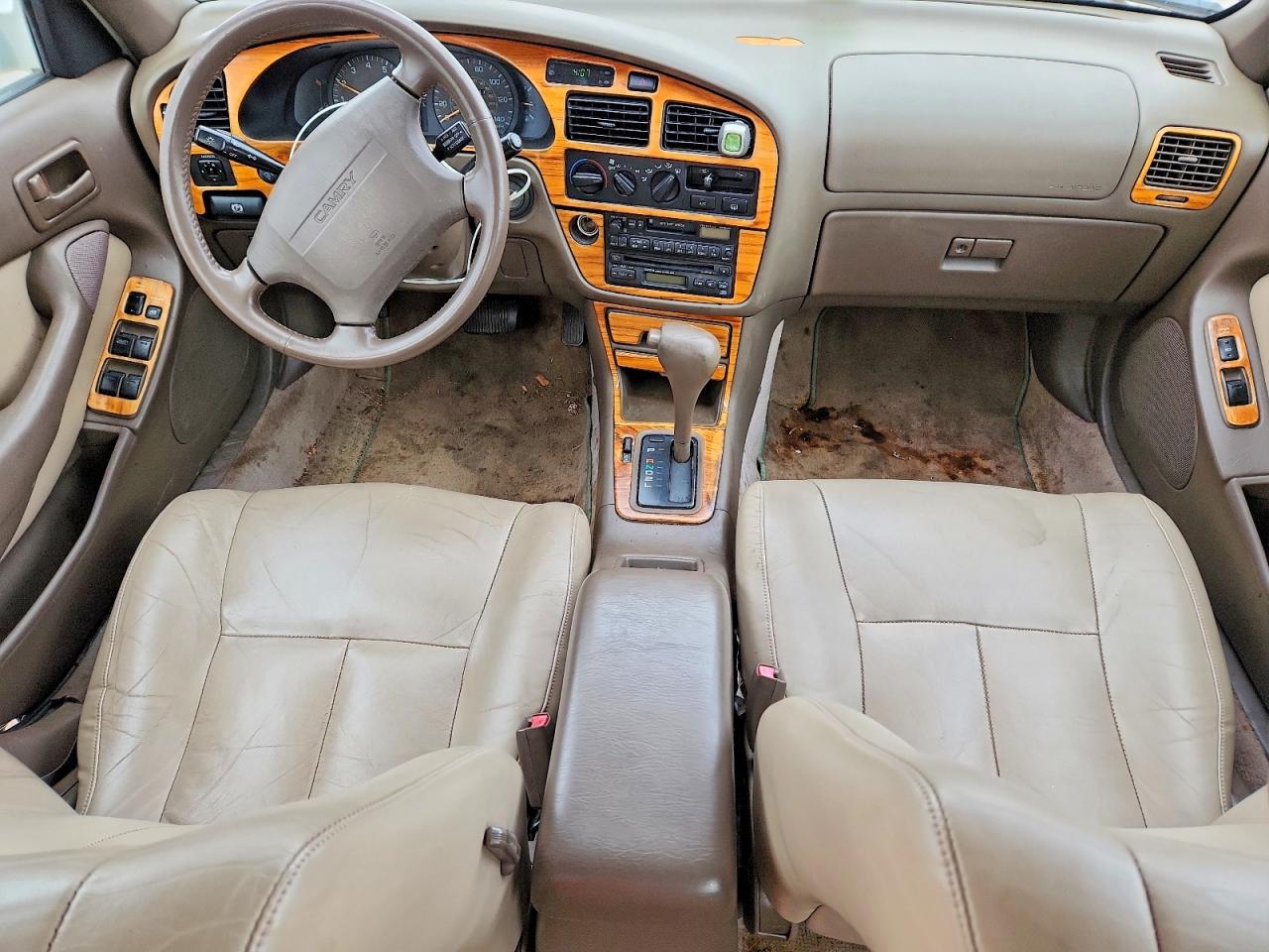 1996 Toyota Camry Le V6 White vin: JT2BF12K0T0150652