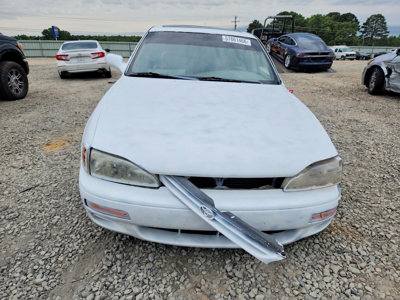 1996 Toyota Camry White vin: JT2BF12K2T0145551