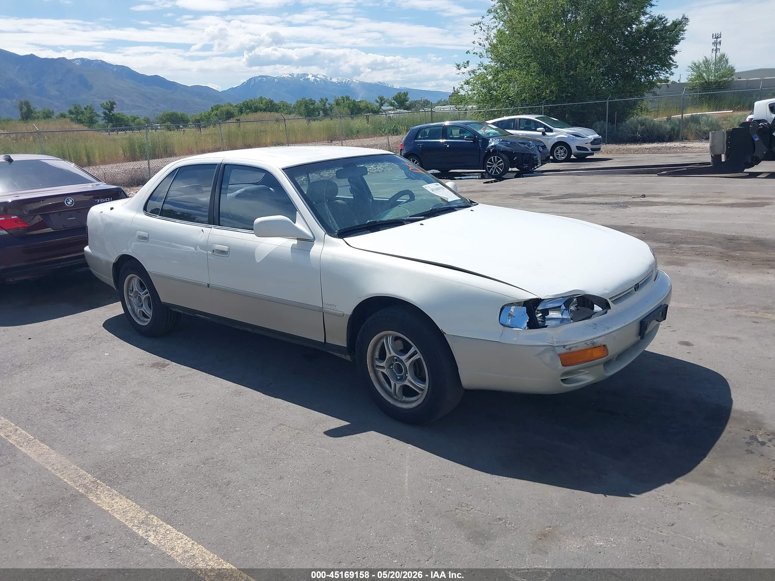 1996 Toyota Camry Le/xle/se White vin: JT2BF12K3T0137734