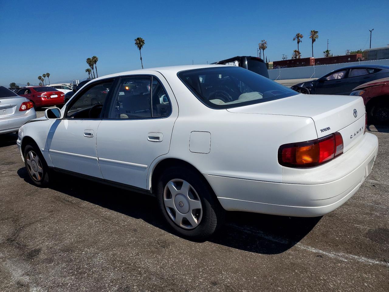 1996 Toyota Camry Le V6 White vin: JT2BF12K4T0129822