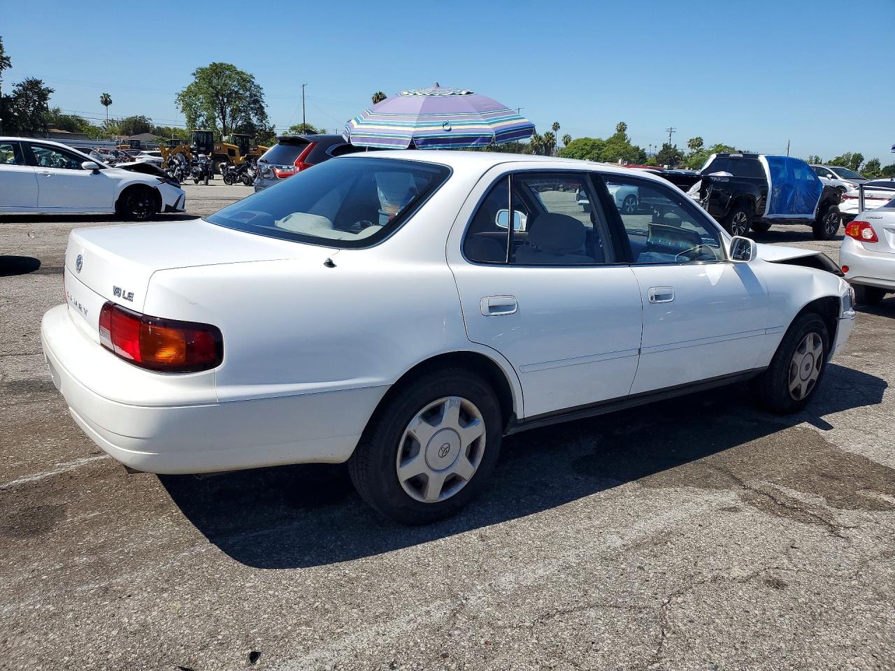 1996 Toyota Camry Le V6 White vin: JT2BF12K4T0129822