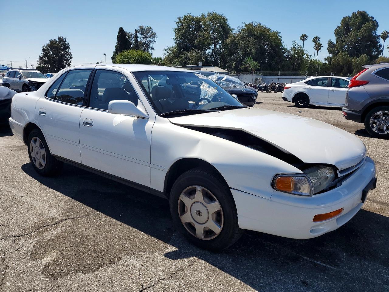 1996 Toyota Camry Le V6 White vin: JT2BF12K4T0129822