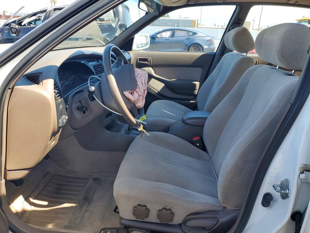 1996 Toyota Camry Le V6 White vin: JT2BF12K4T0129822