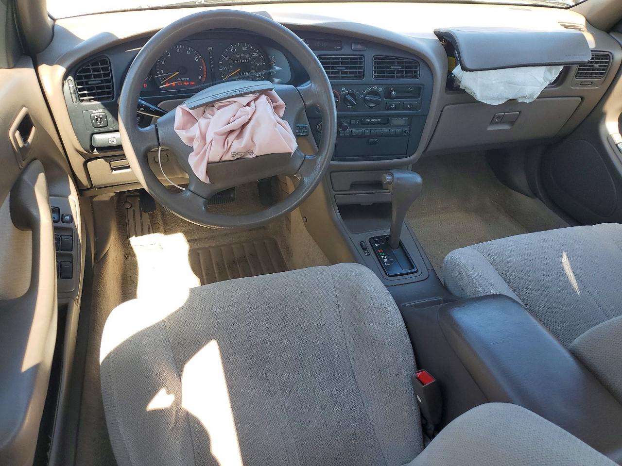 1996 Toyota Camry Le V6 White vin: JT2BF12K4T0129822