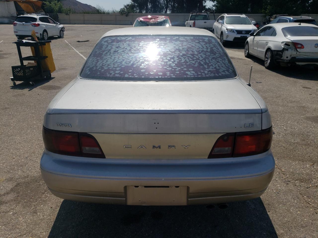 1996 Toyota Camry Le Beige vin: JT2BF12K4T0176669