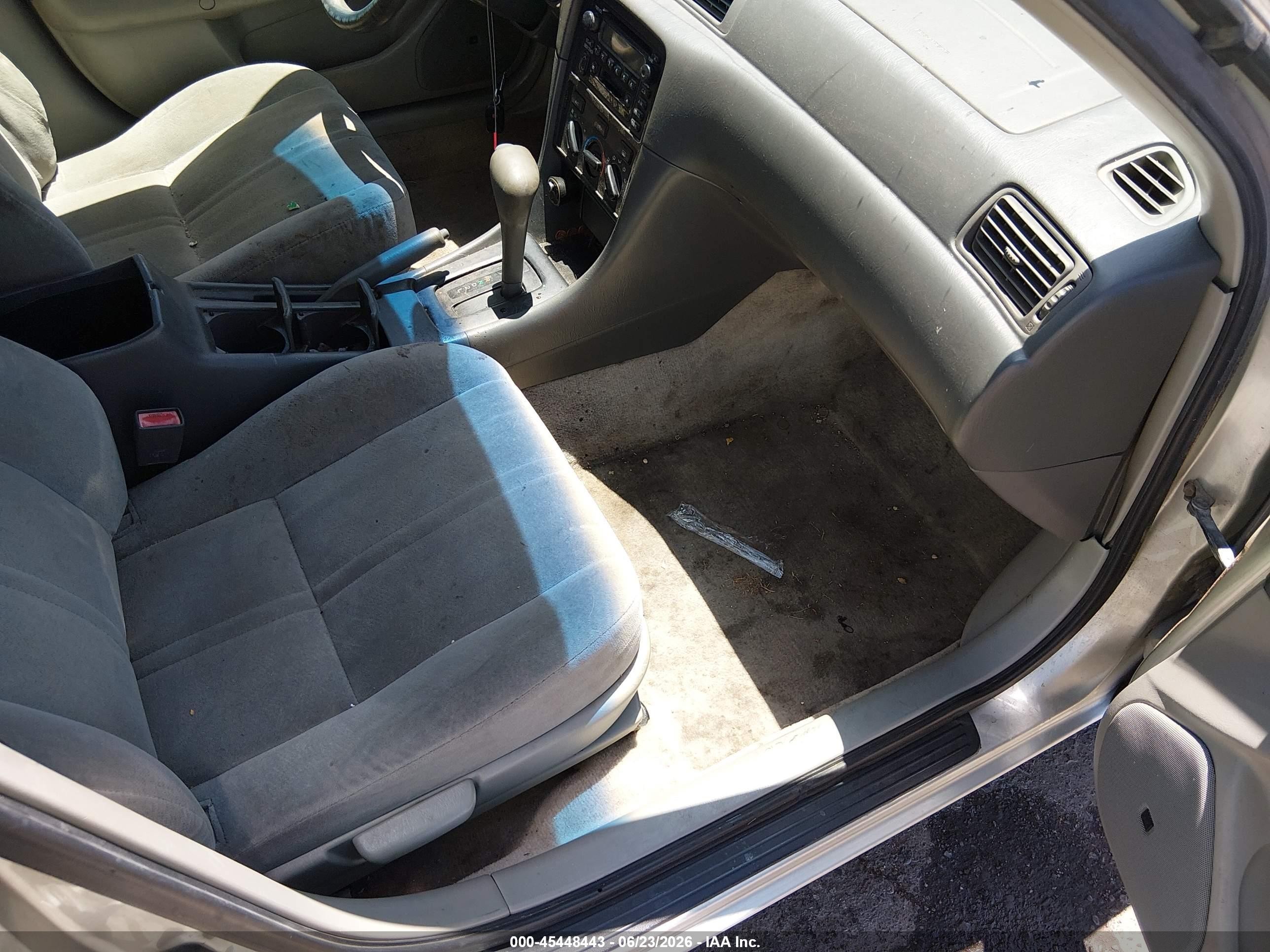 2001 Toyota Camry Le V6 Burgundy vin: JT2BF22K010338476