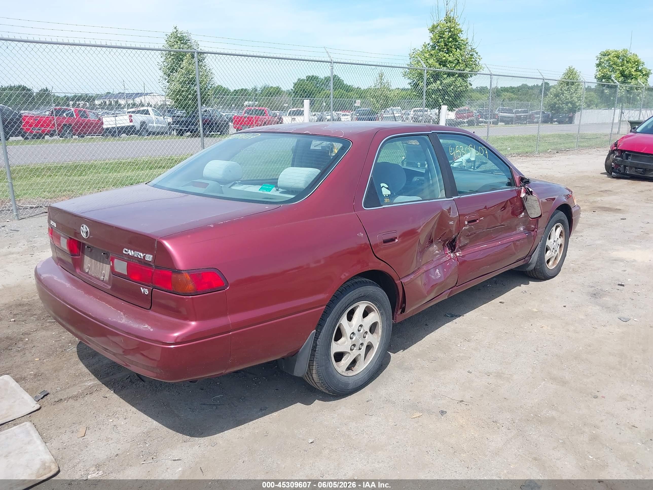 1999 Toyota Camry Le V6 Red vin: JT2BF22K0X0229167