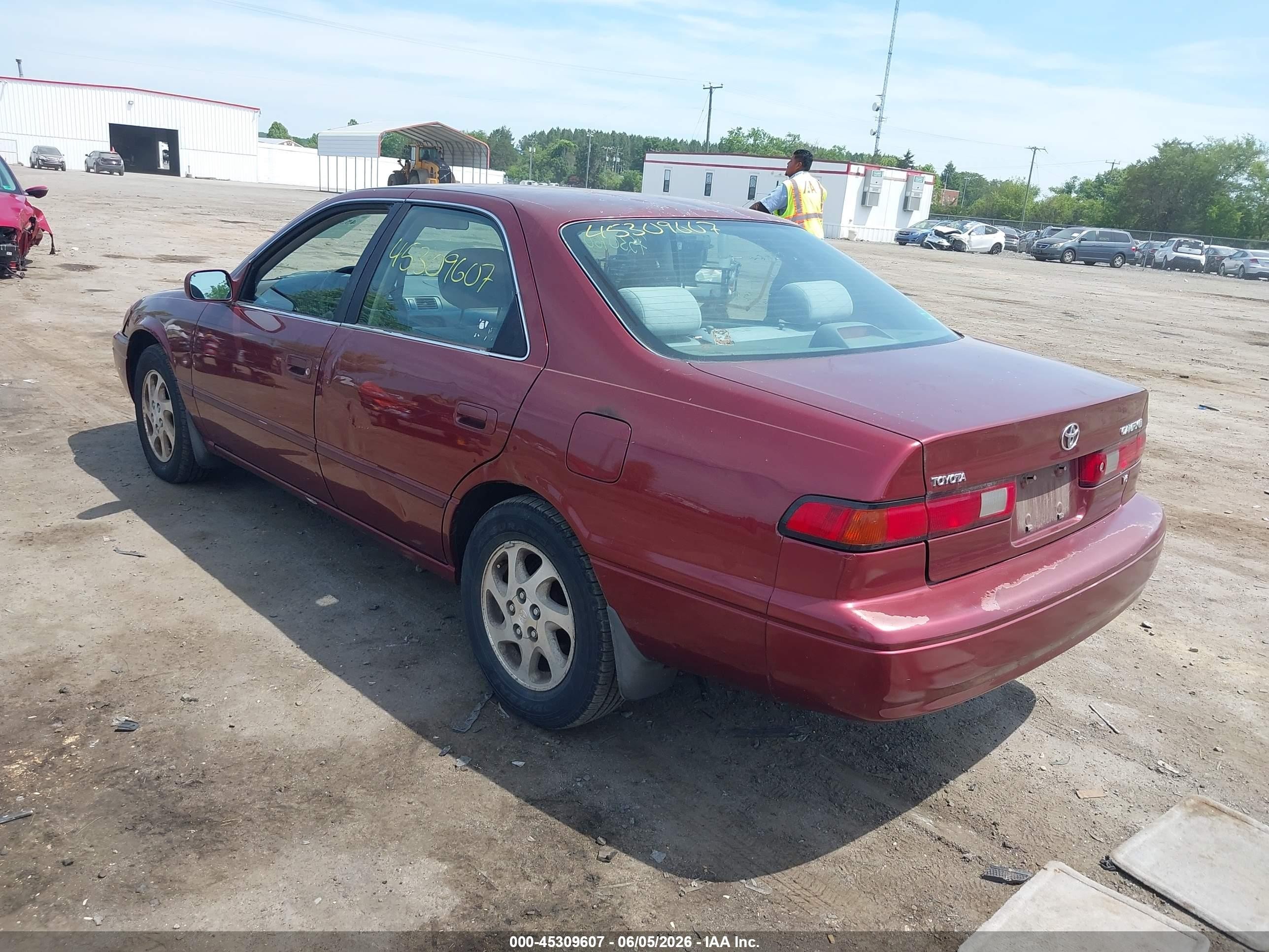 1999 Toyota Camry Le V6 Red vin: JT2BF22K0X0229167