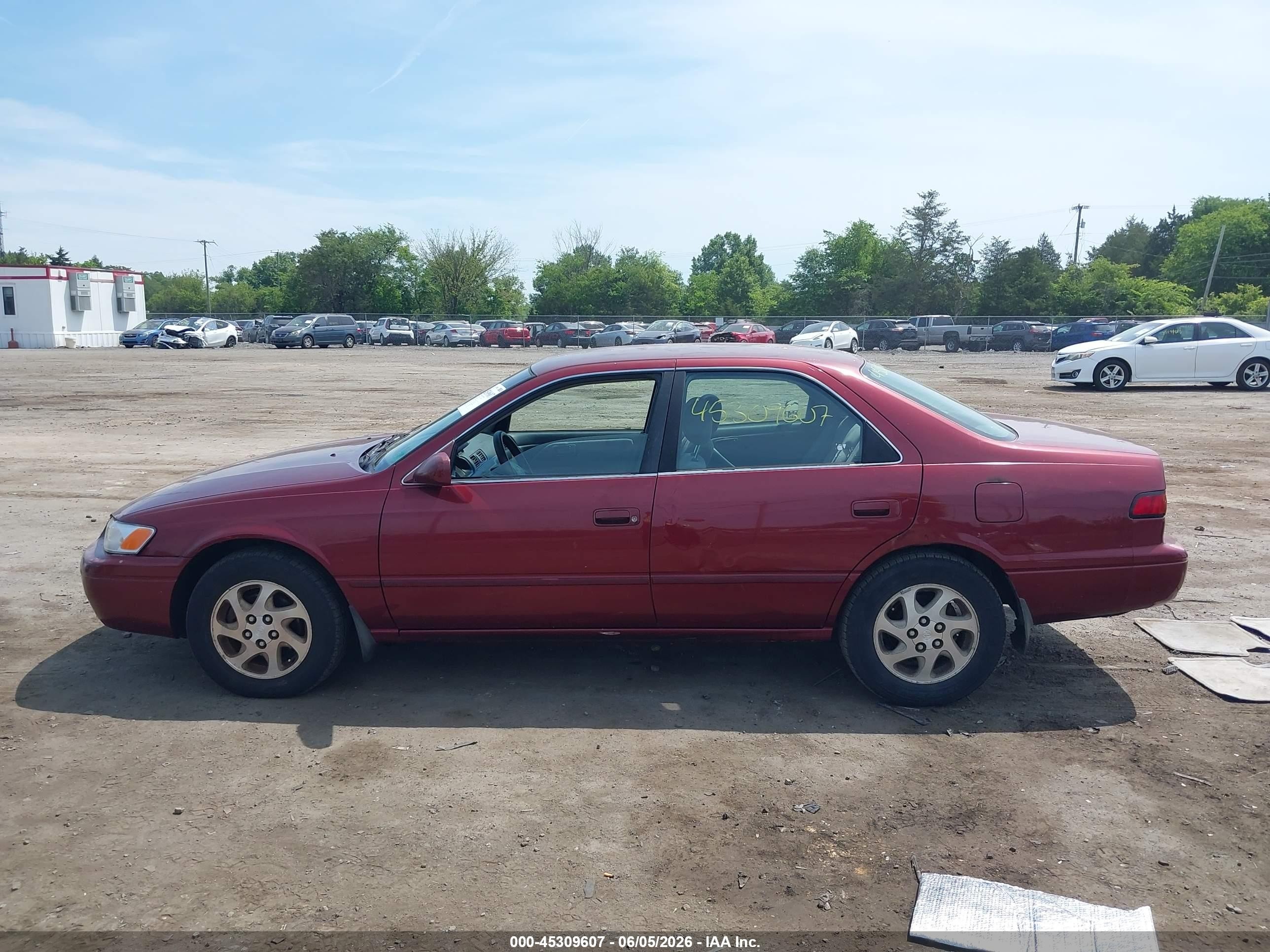 1999 Toyota Camry Le V6 Red vin: JT2BF22K0X0229167
