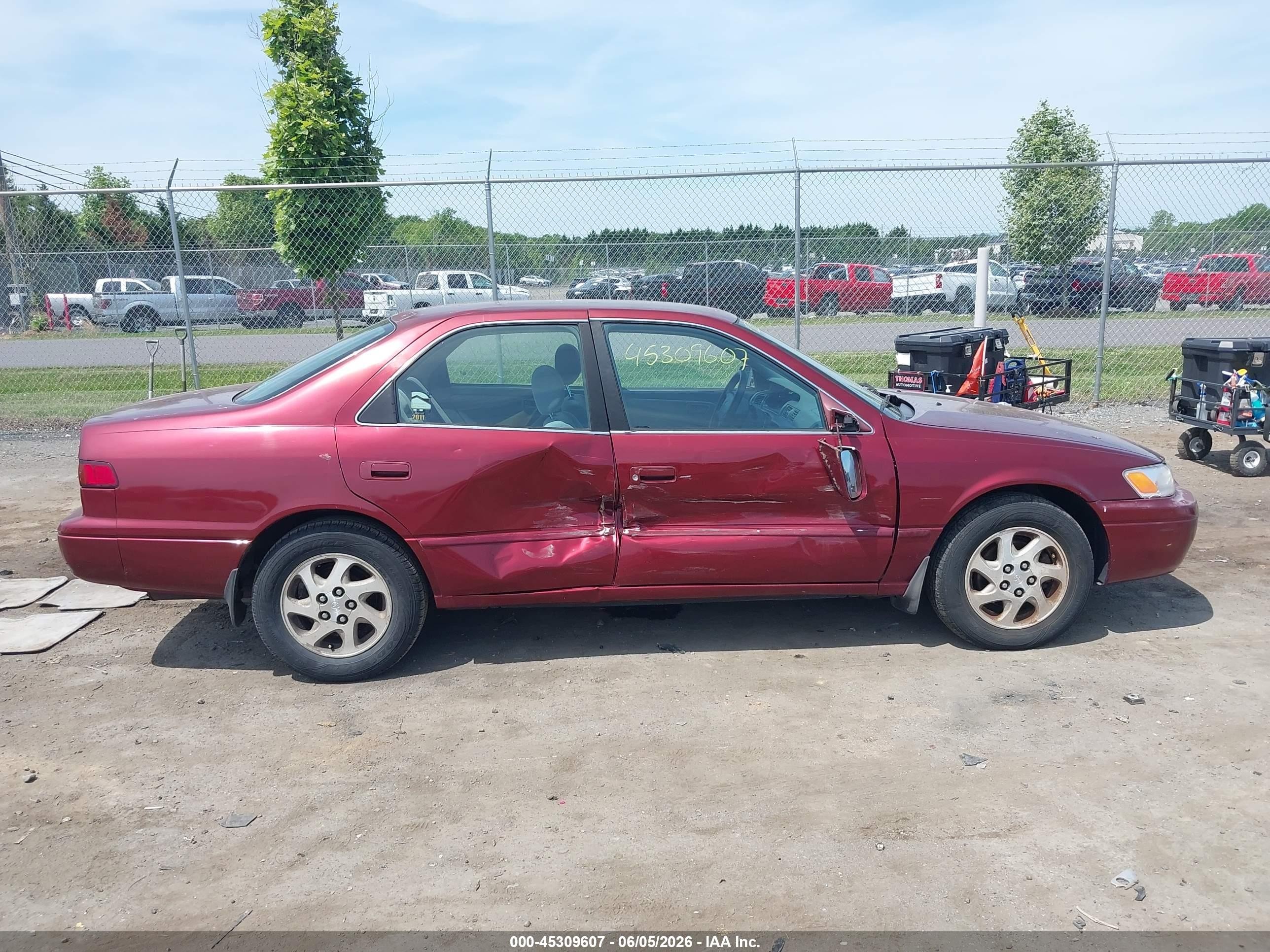 1999 Toyota Camry Le V6 Red vin: JT2BF22K0X0229167