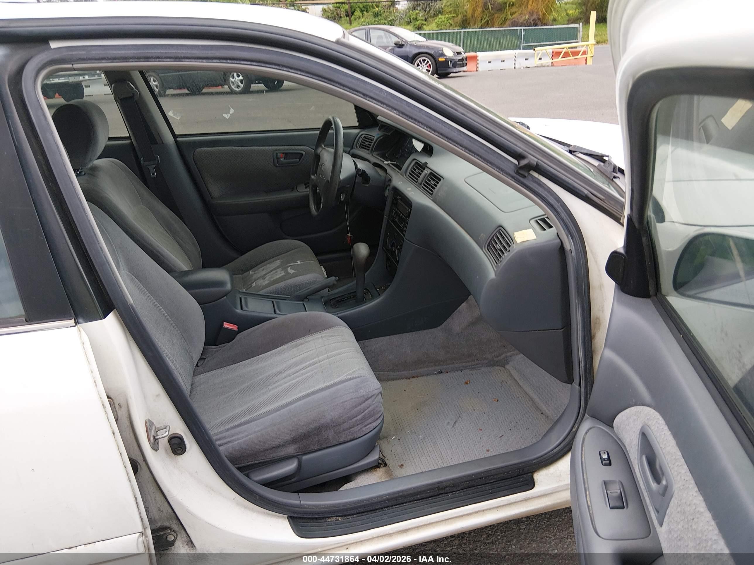 2000 Toyota Camry Le V6/xle V6 White vin: JT2BF22K0Y0263143