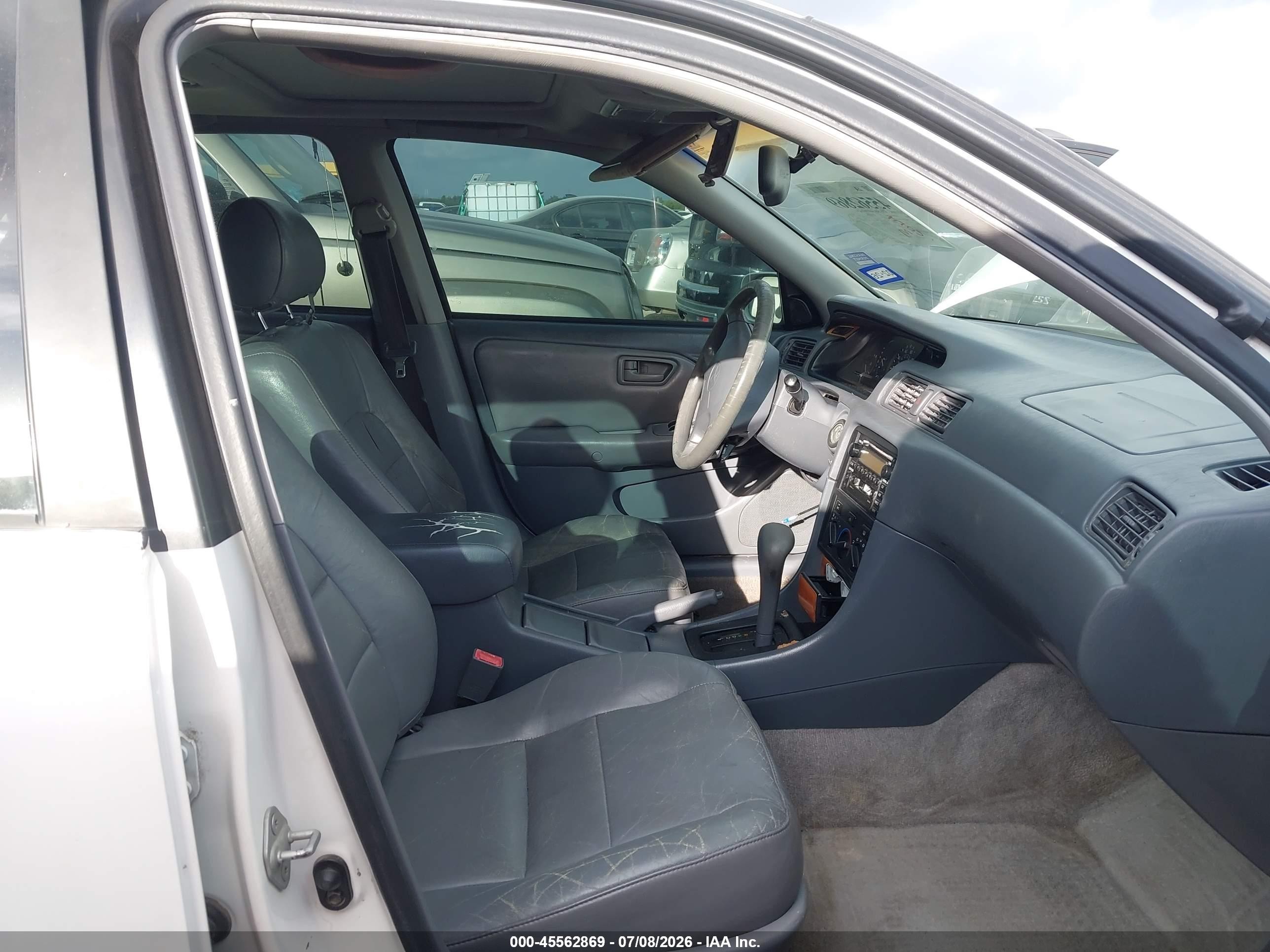 2000 Toyota Camry Le V6 White vin: JT2BF22K1Y0249929