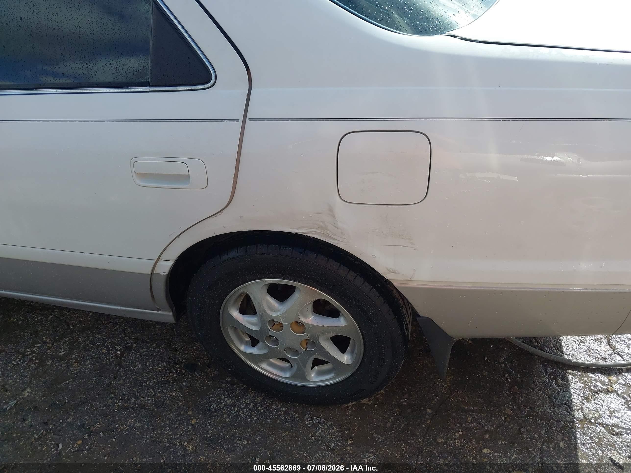 2000 Toyota Camry Le V6 White vin: JT2BF22K1Y0249929