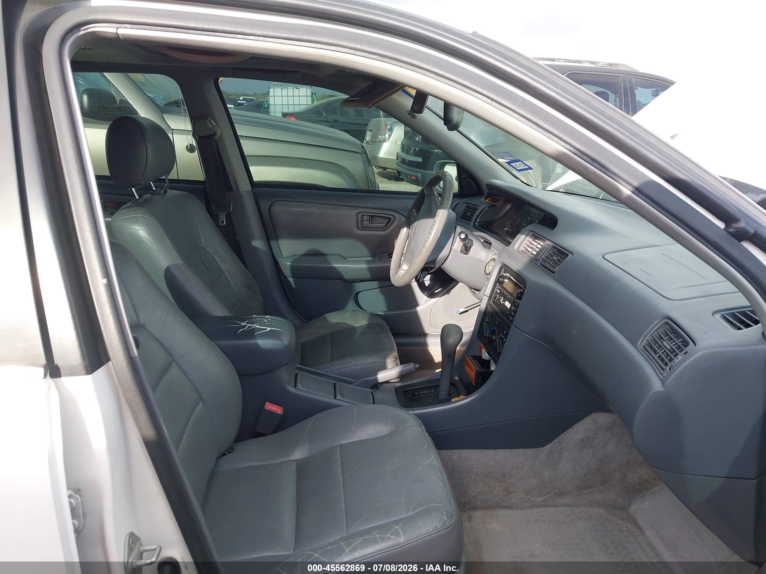 2000 Toyota Camry Le V6 White vin: JT2BF22K1Y0249929