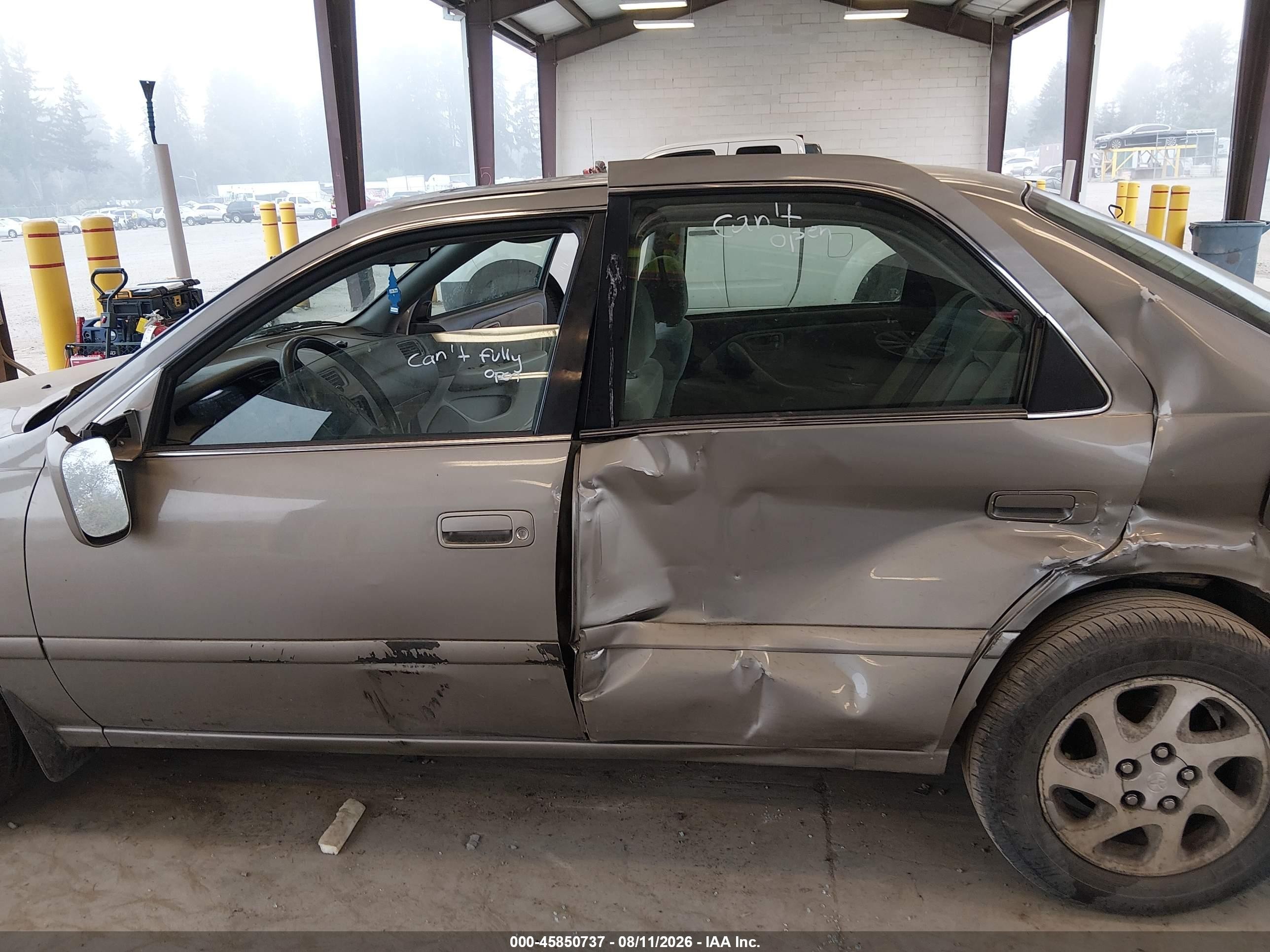 2001 Toyota Camry Le V6 Gold vin: JT2BF22K210340066