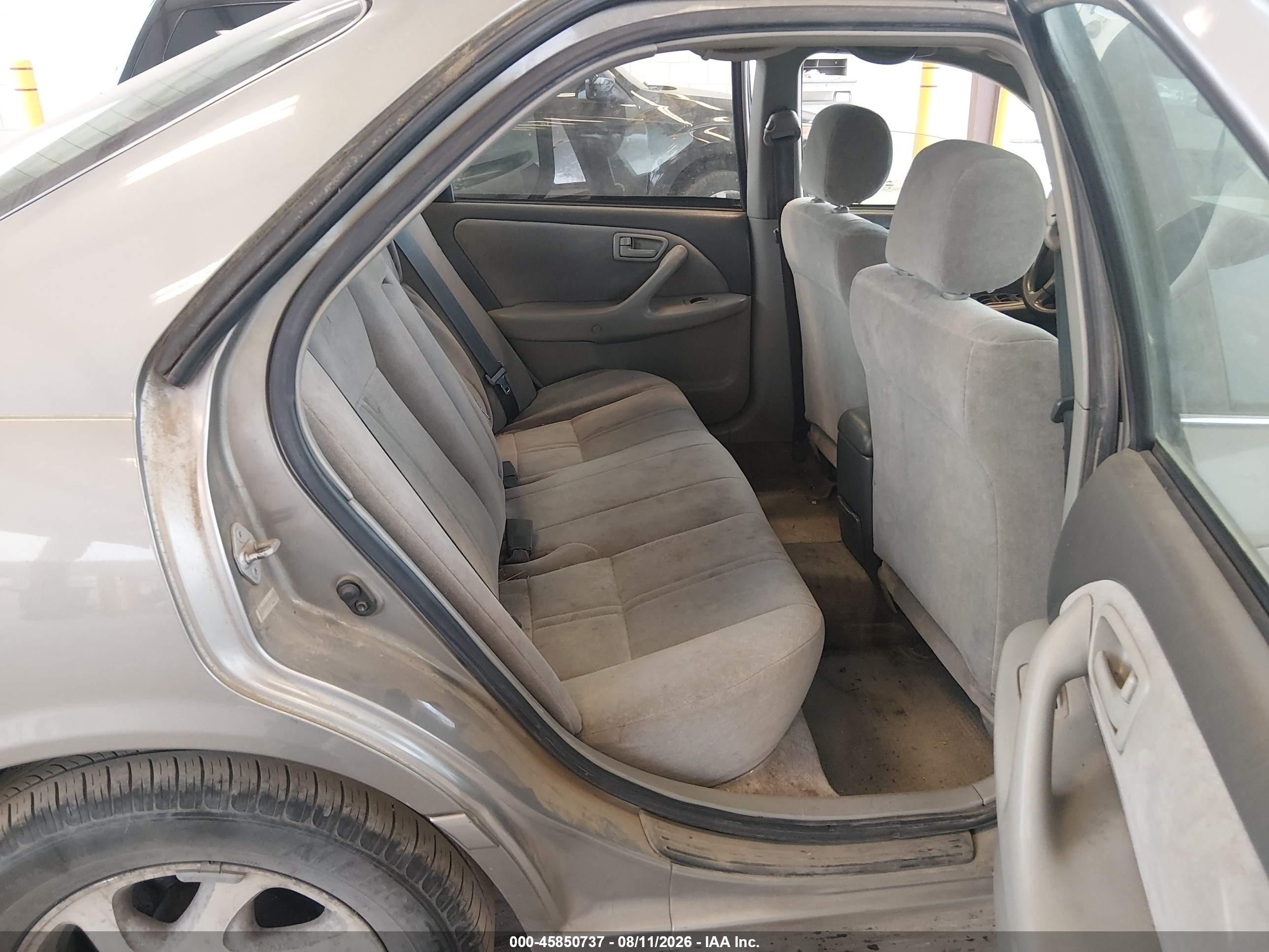 2001 Toyota Camry Le V6 Gold vin: JT2BF22K210340066