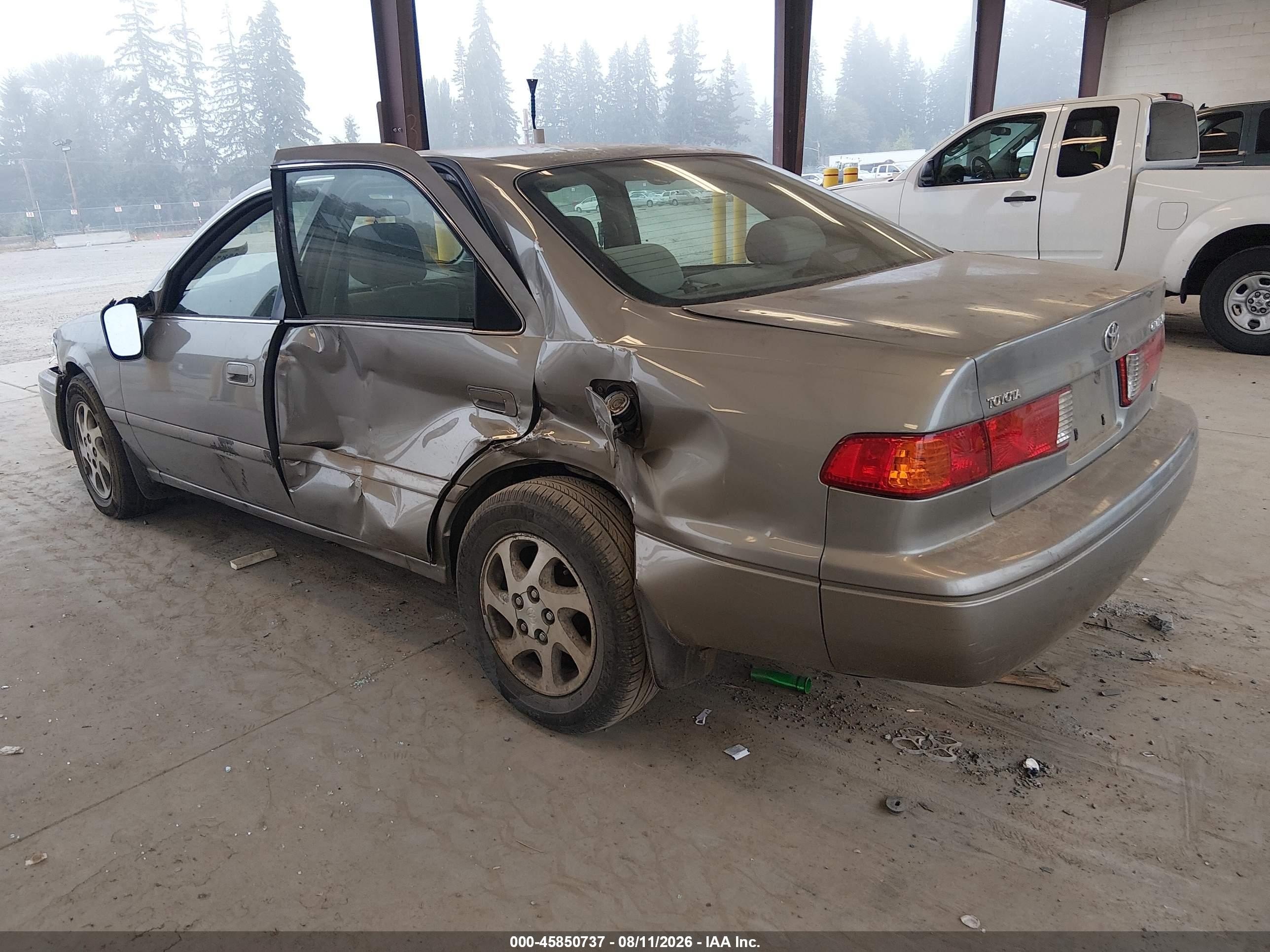 2001 Toyota Camry Le V6 Gold vin: JT2BF22K210340066