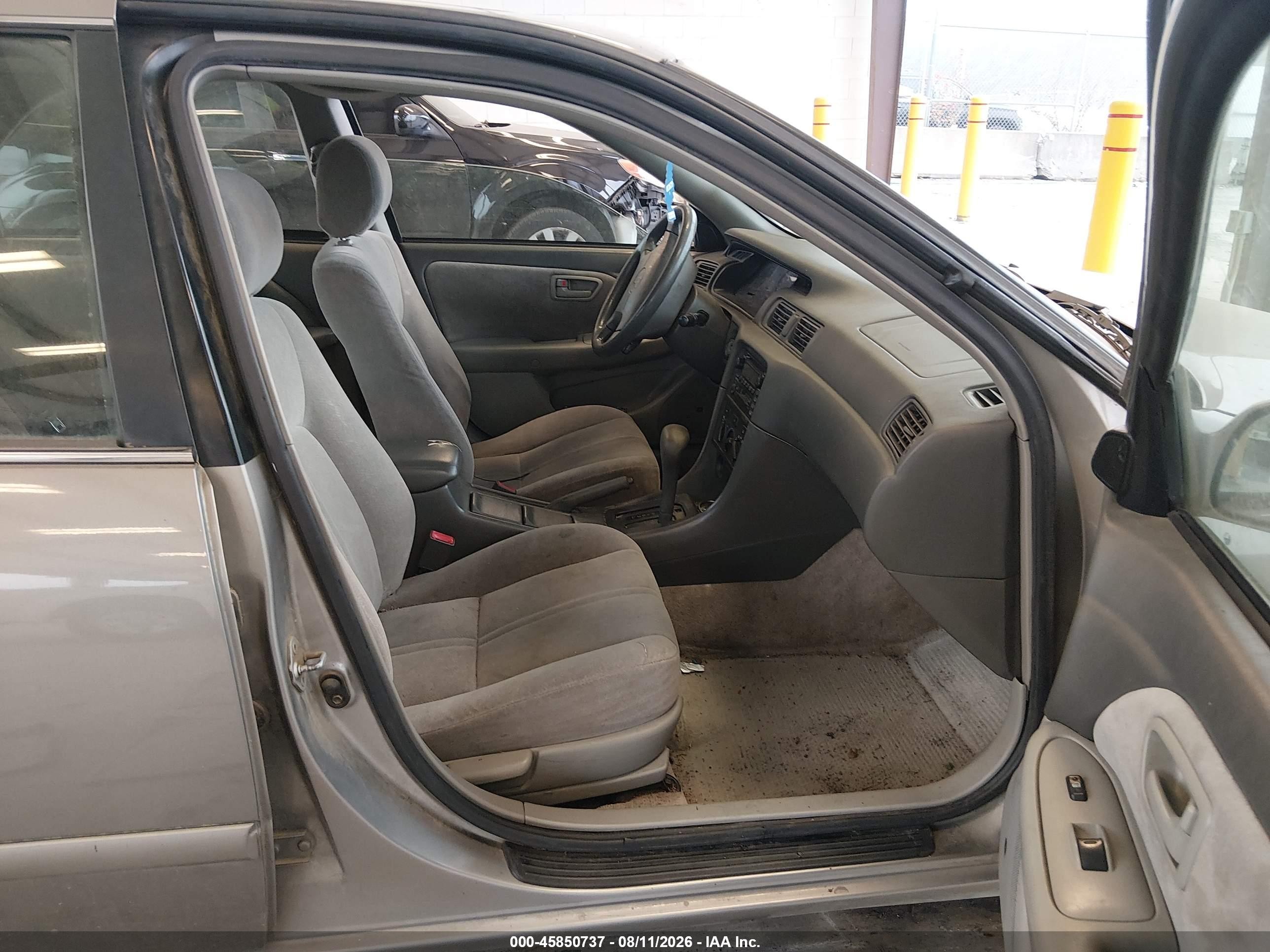 2001 Toyota Camry Le V6 Gold vin: JT2BF22K210340066