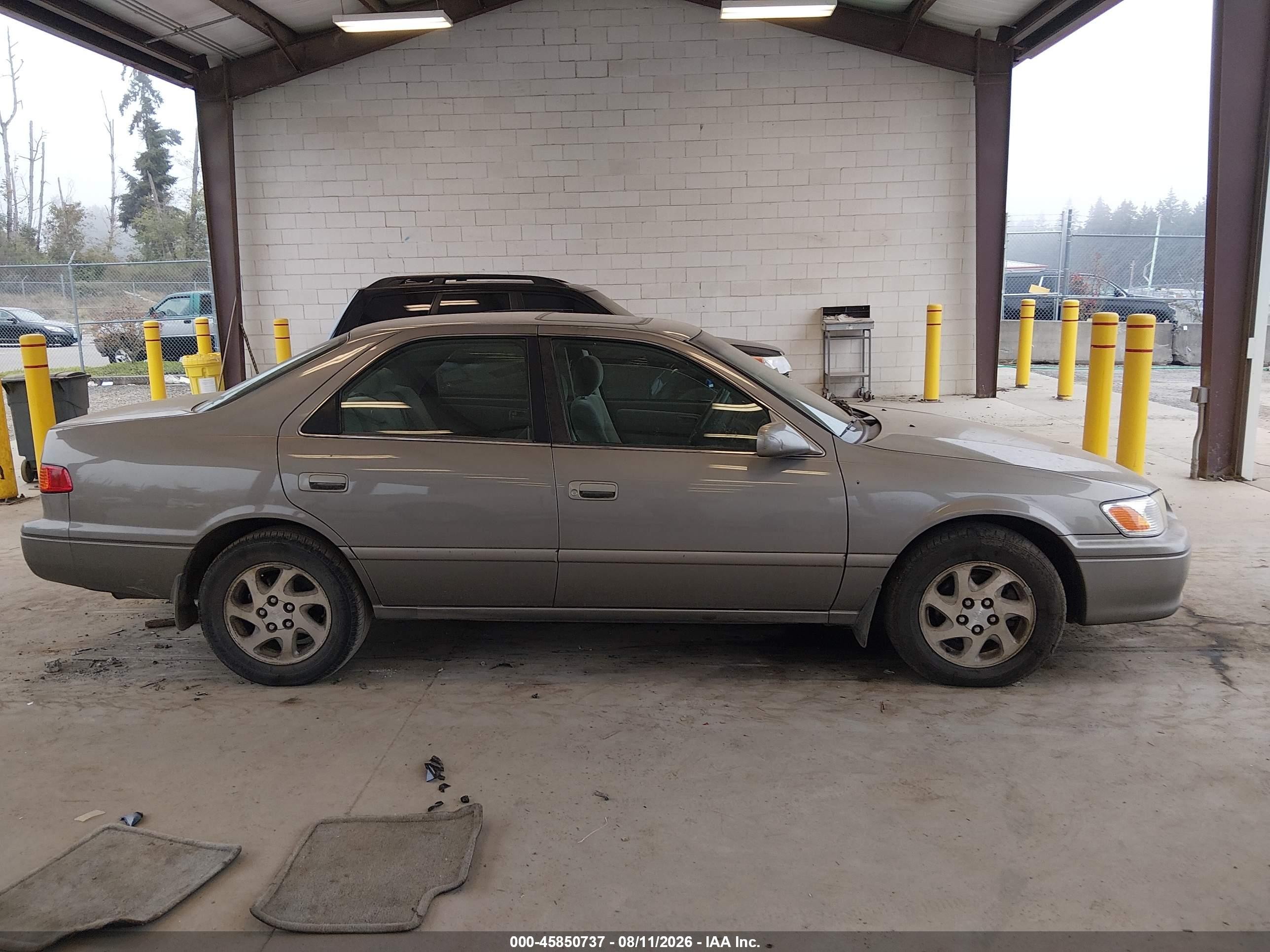 2001 Toyota Camry Le V6 Gold vin: JT2BF22K210340066