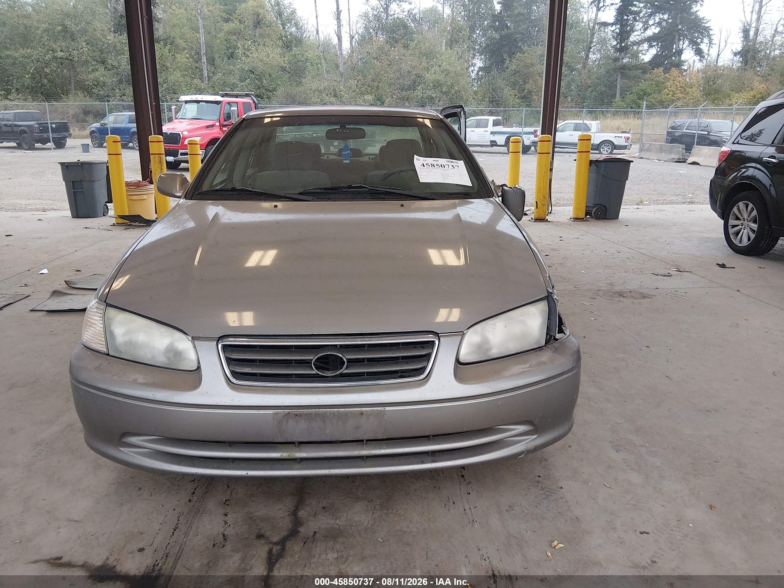 2001 Toyota Camry Le V6 Gold vin: JT2BF22K210340066