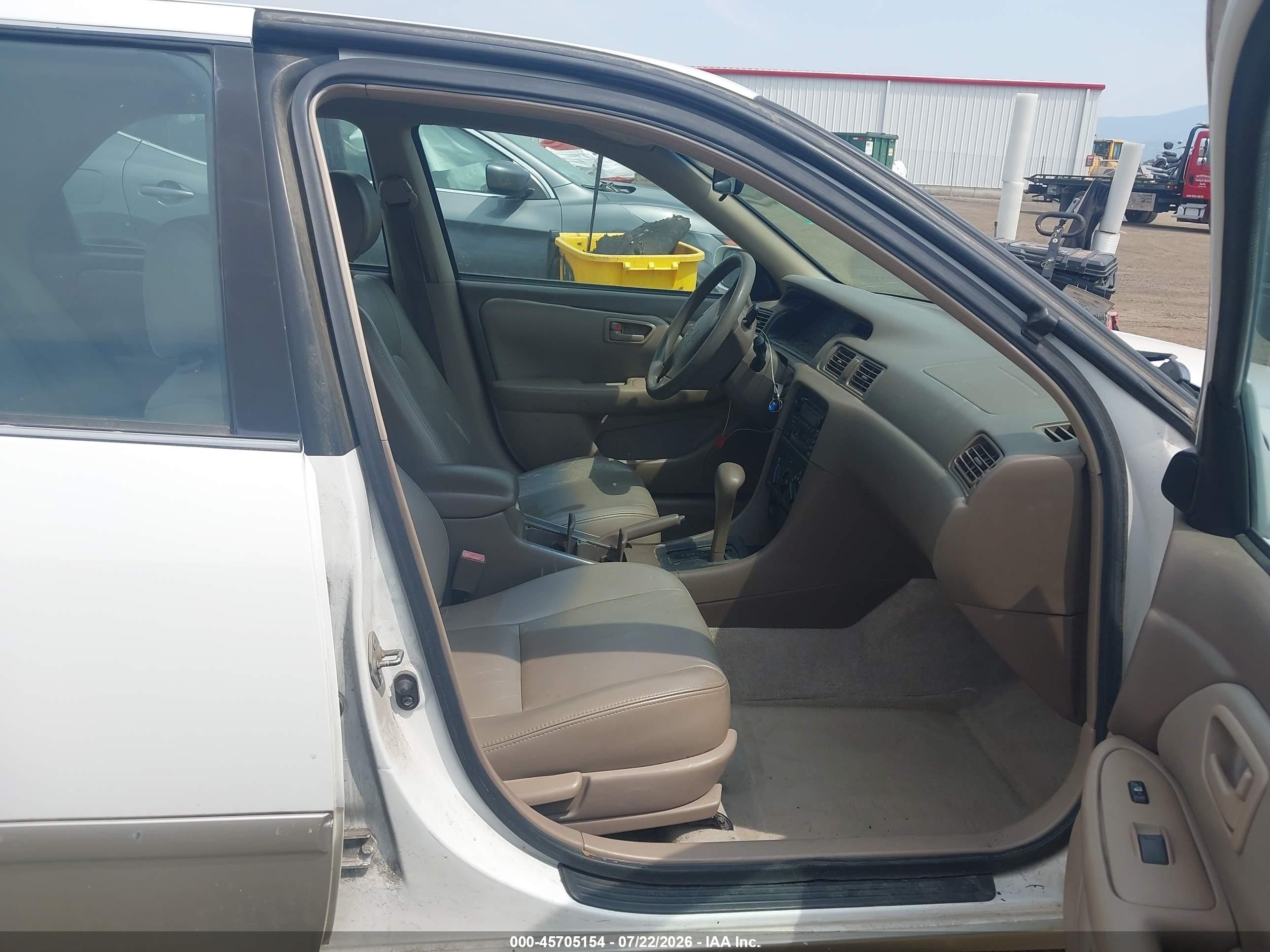 2000 Toyota Camry Le V6 White vin: JT2BF22K3Y0246725