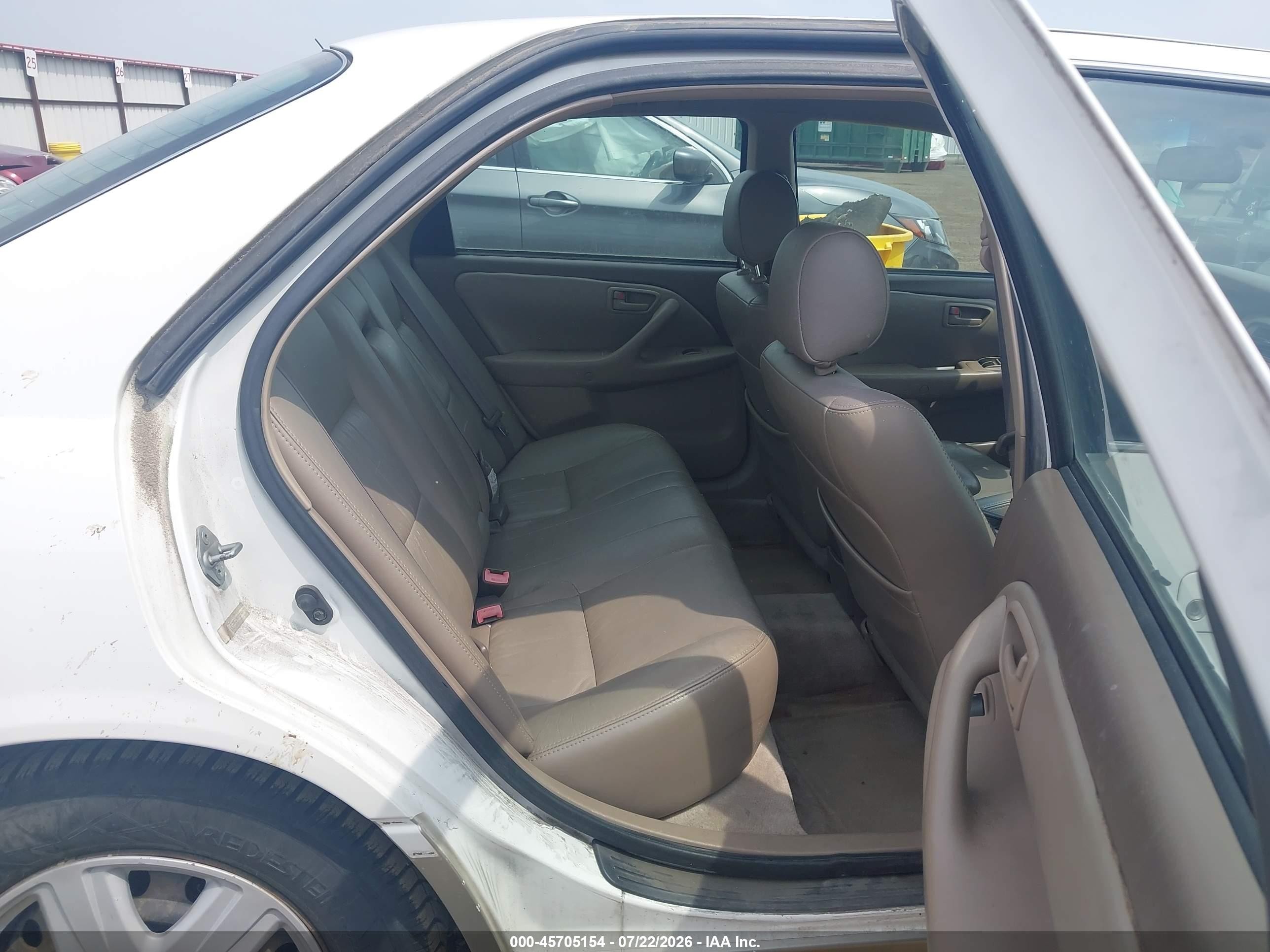 2000 Toyota Camry Le V6 White vin: JT2BF22K3Y0246725