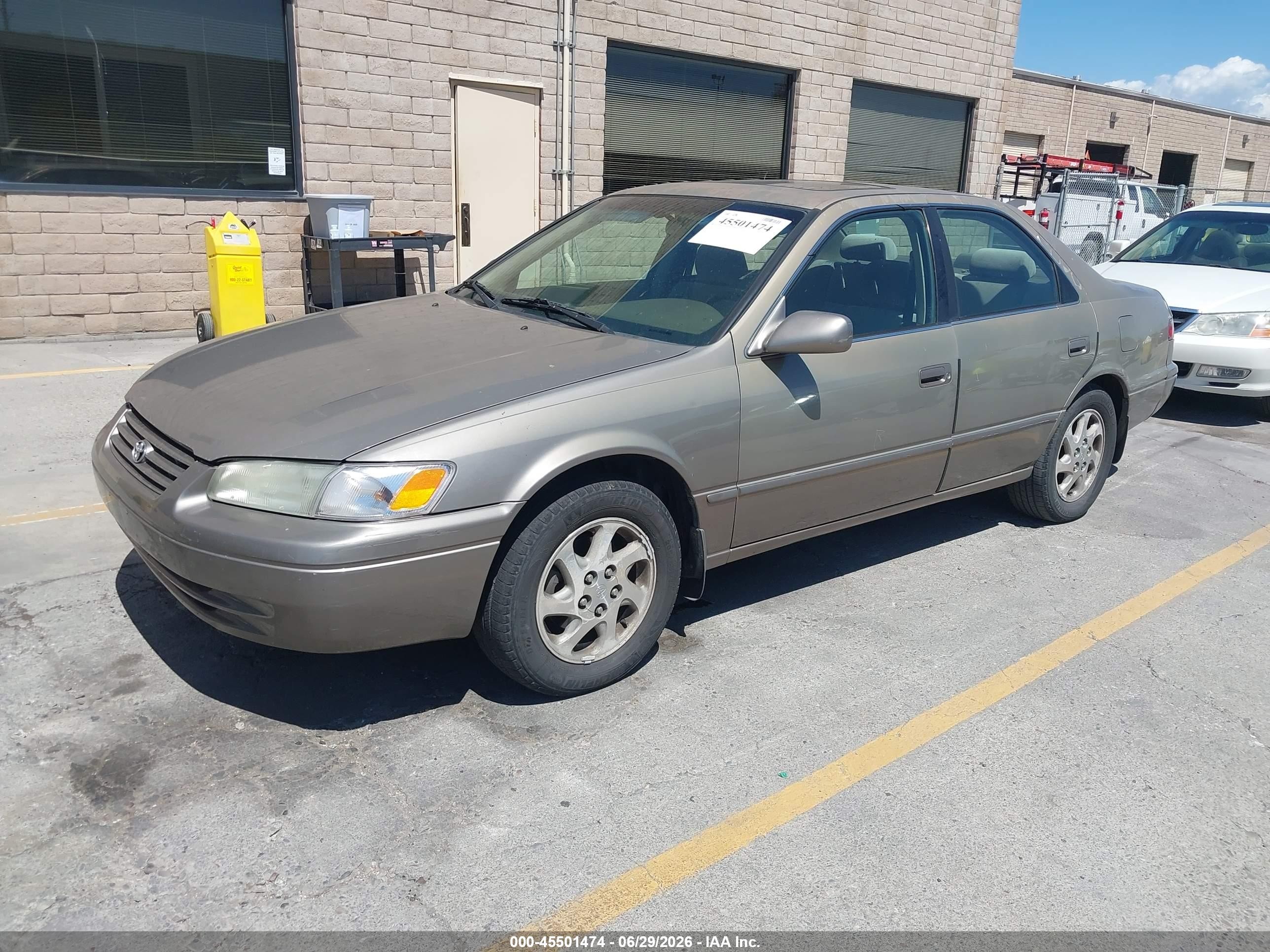 1999 Toyota Camry Le V6 Gold vin: JT2BF22K4X0148947